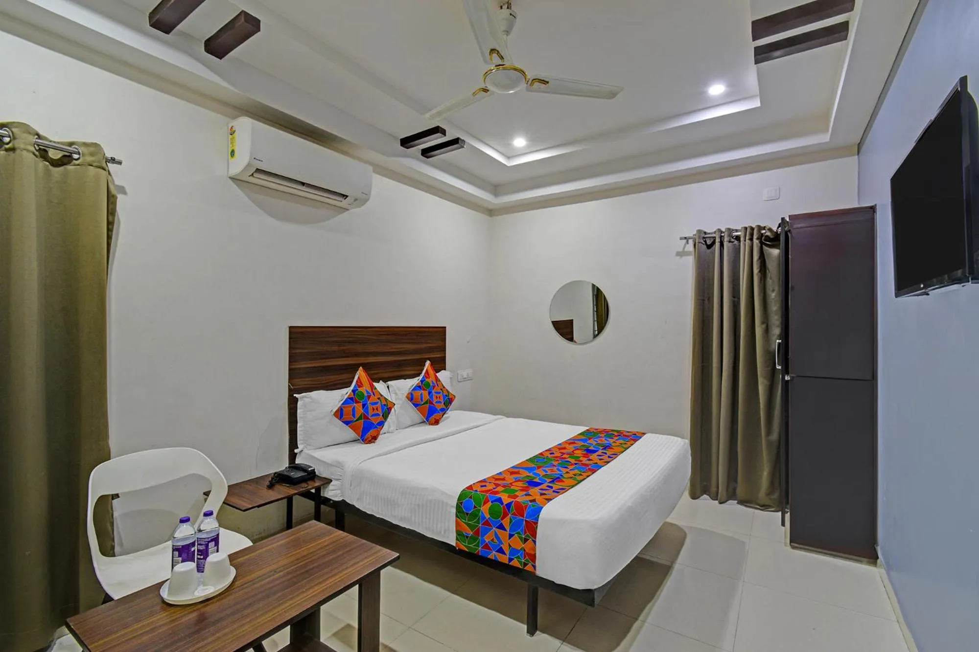 Bed in FabHotel White House Leo