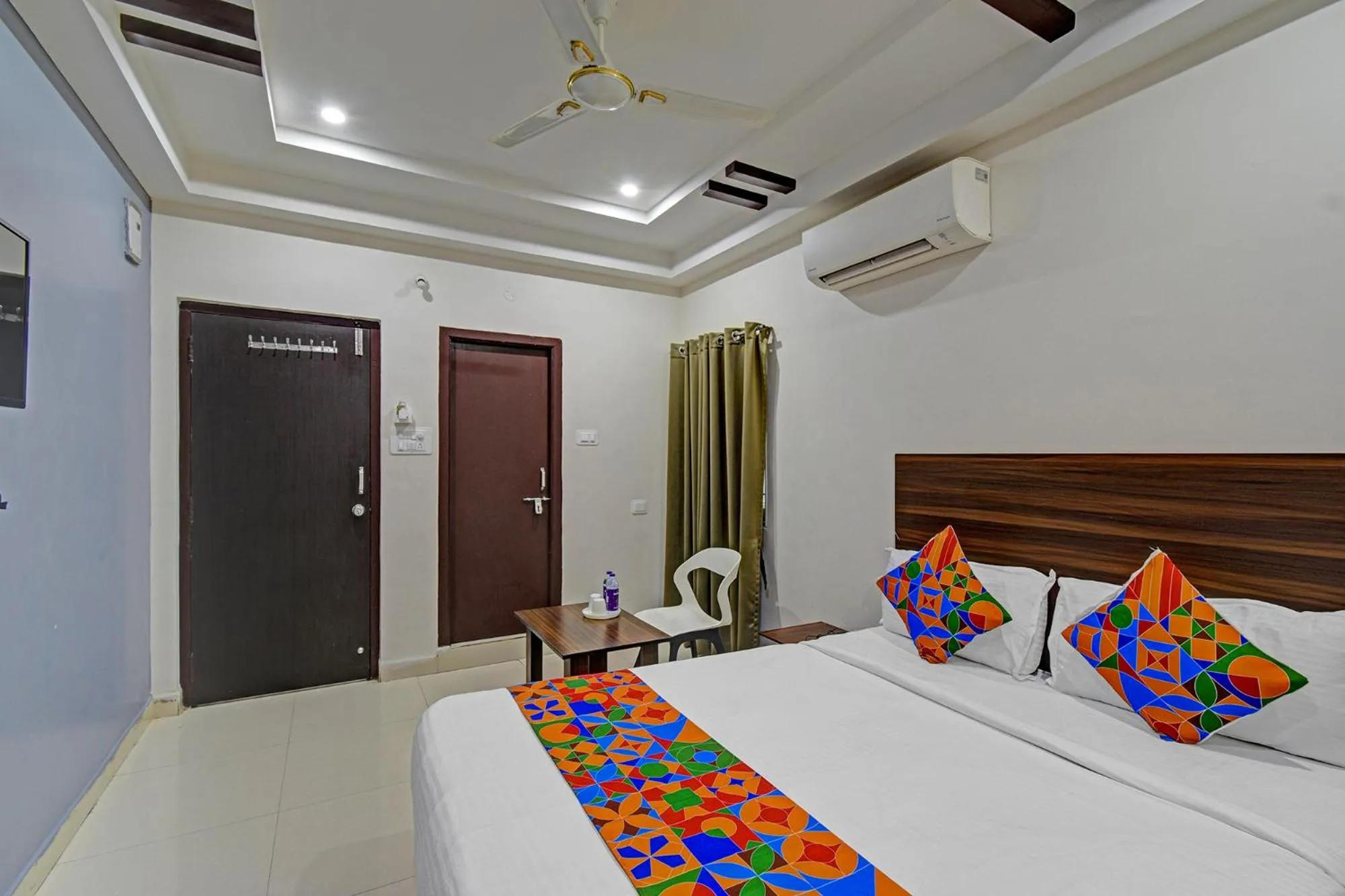 Bed in FabHotel White House Leo