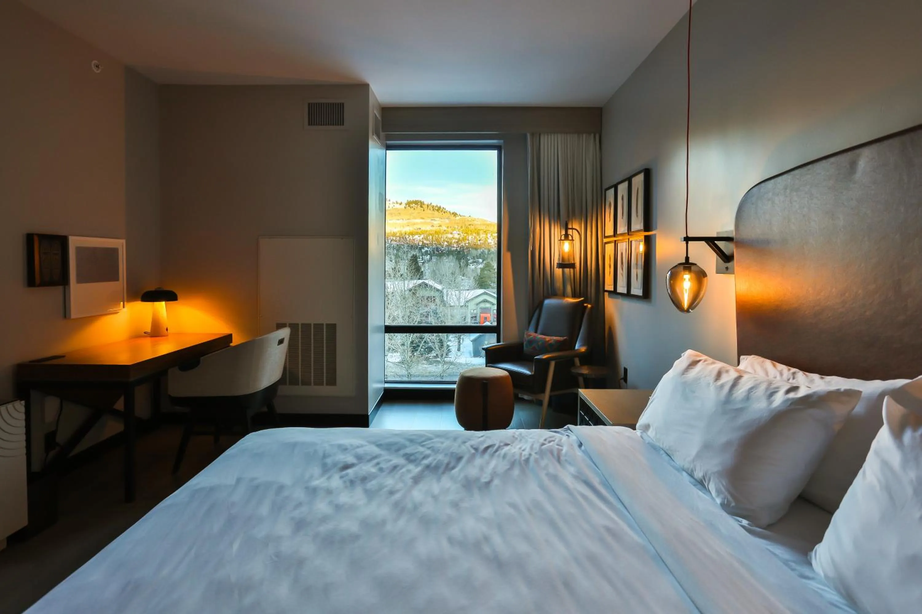 Bed in Hotel Indigo - Silverthorne by IHG