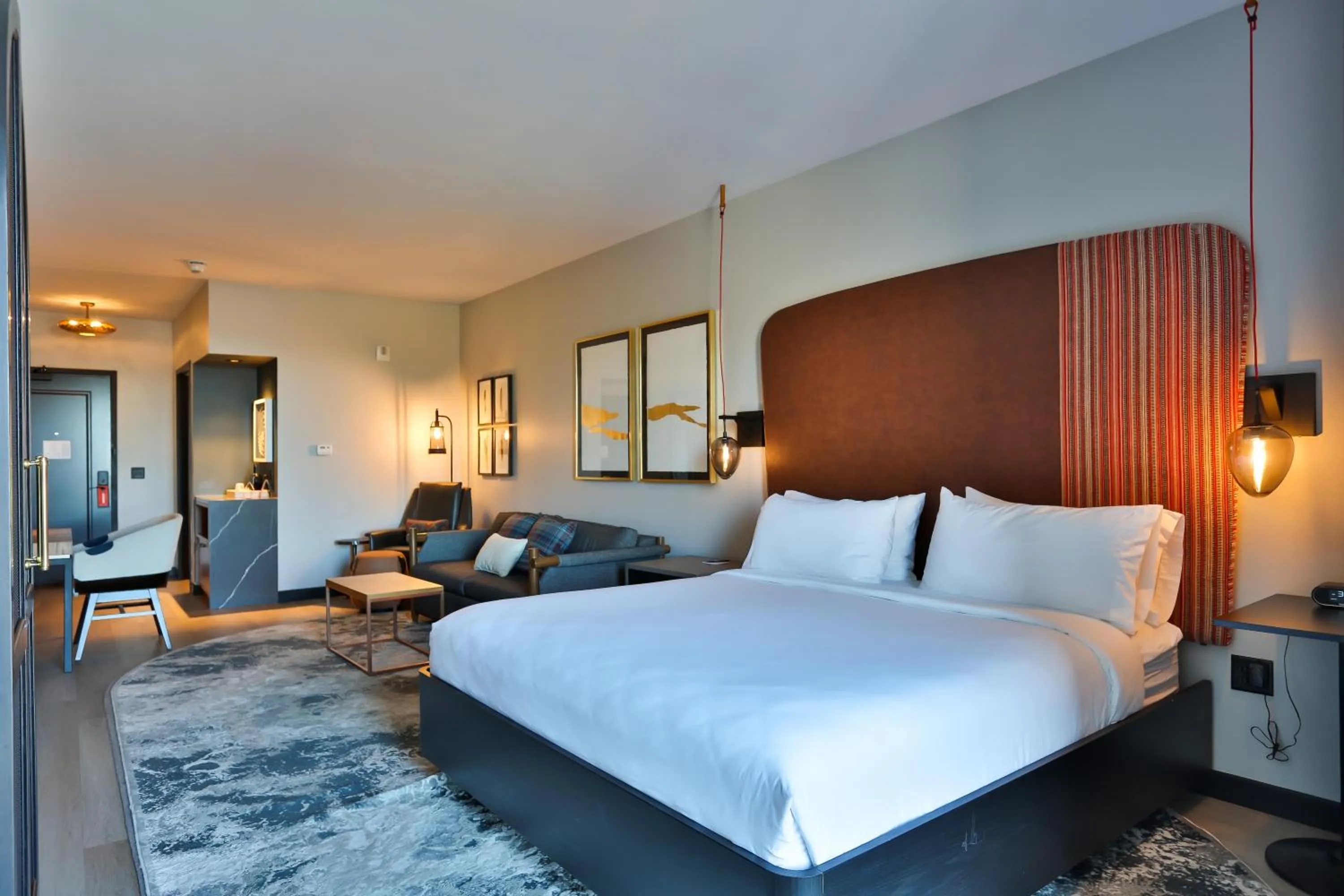 Bedroom, Bed in Hotel Indigo - Silverthorne by IHG