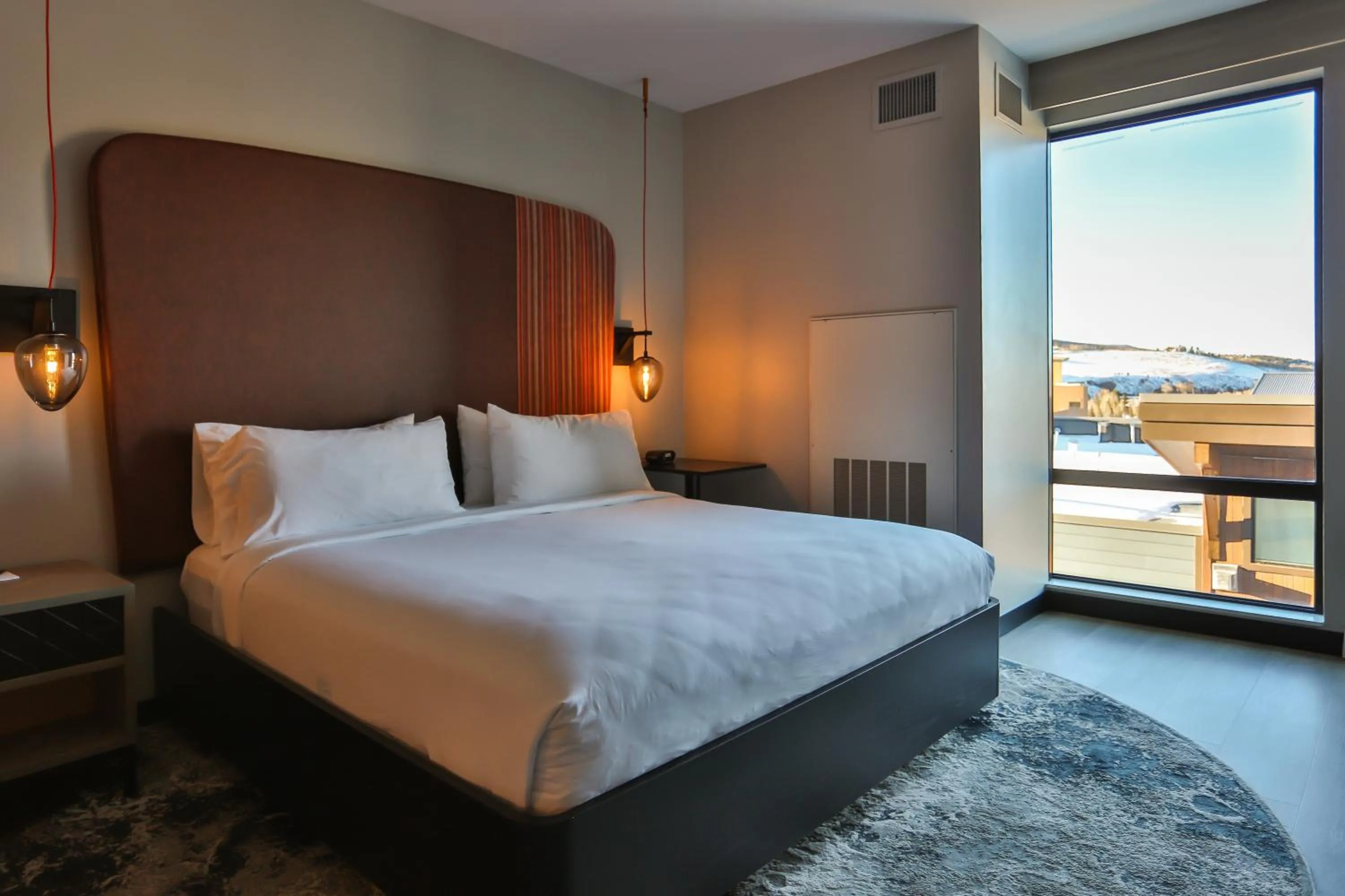 Bedroom, Bed in Hotel Indigo - Silverthorne by IHG
