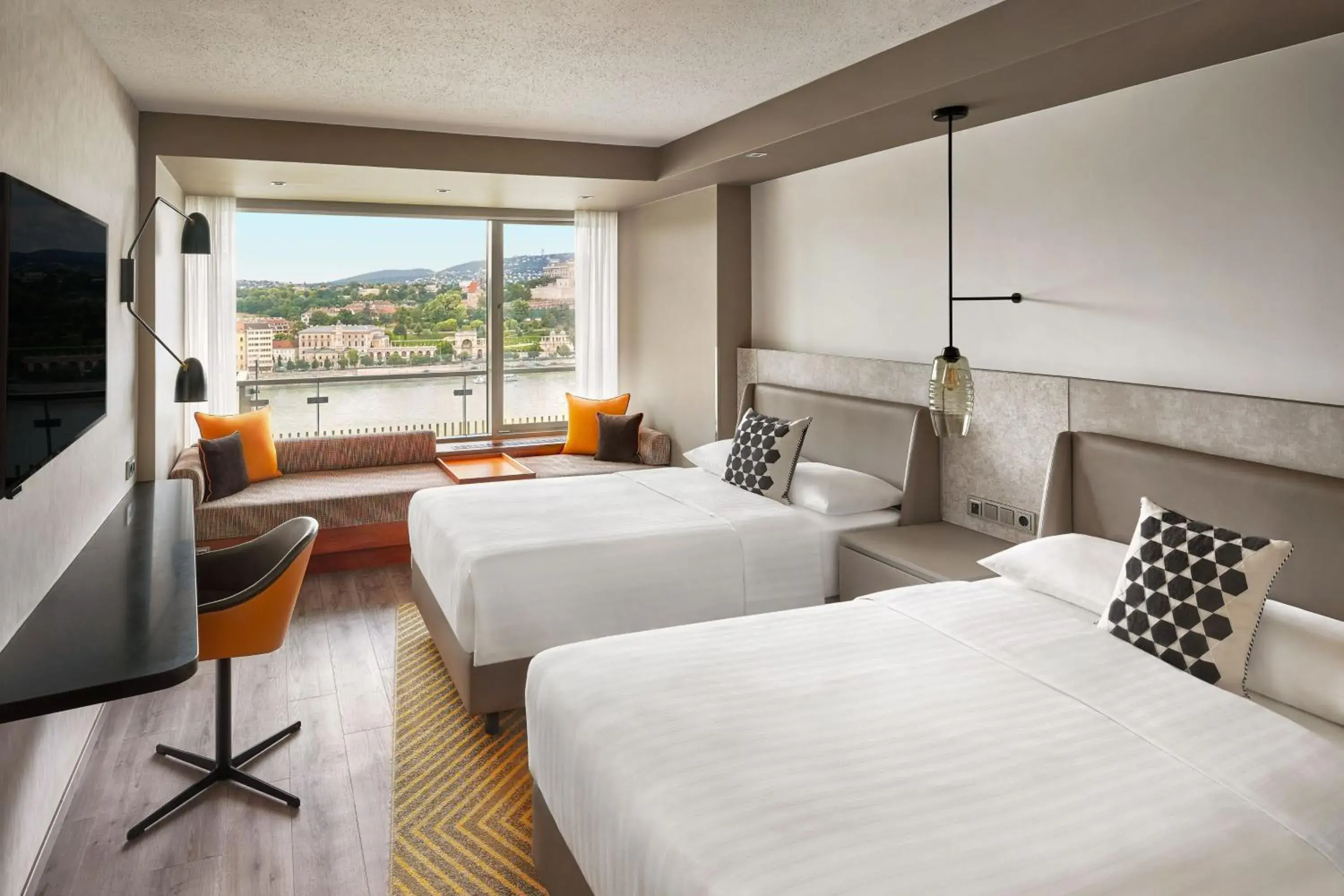 Deluxe Twin Room with Castle and River View in Budapest Marriott Hotel Deluxe Twin Room with Castle and River View in Budapest Marriott Hotel
