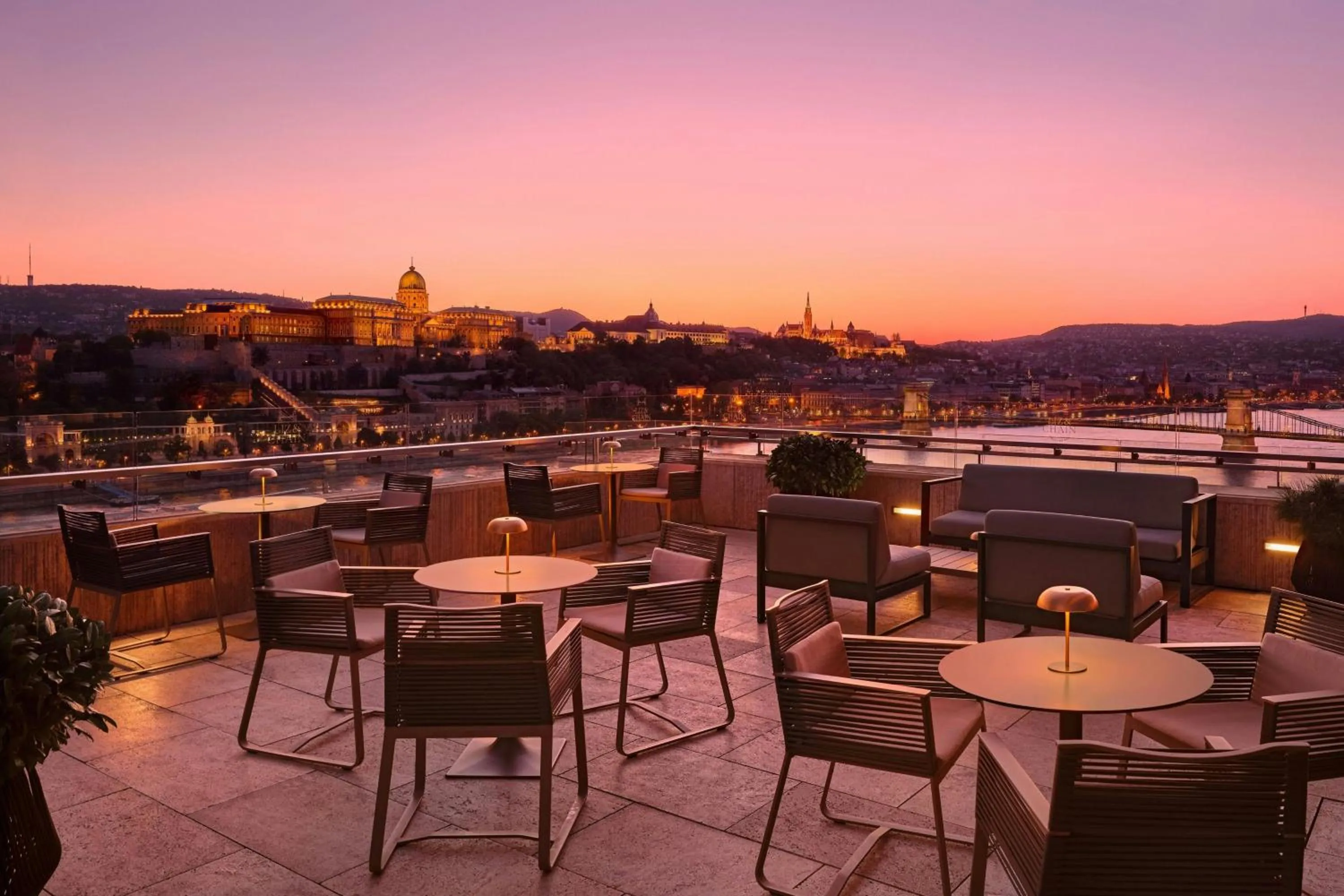 Lounge or bar in Budapest Marriott Hotel