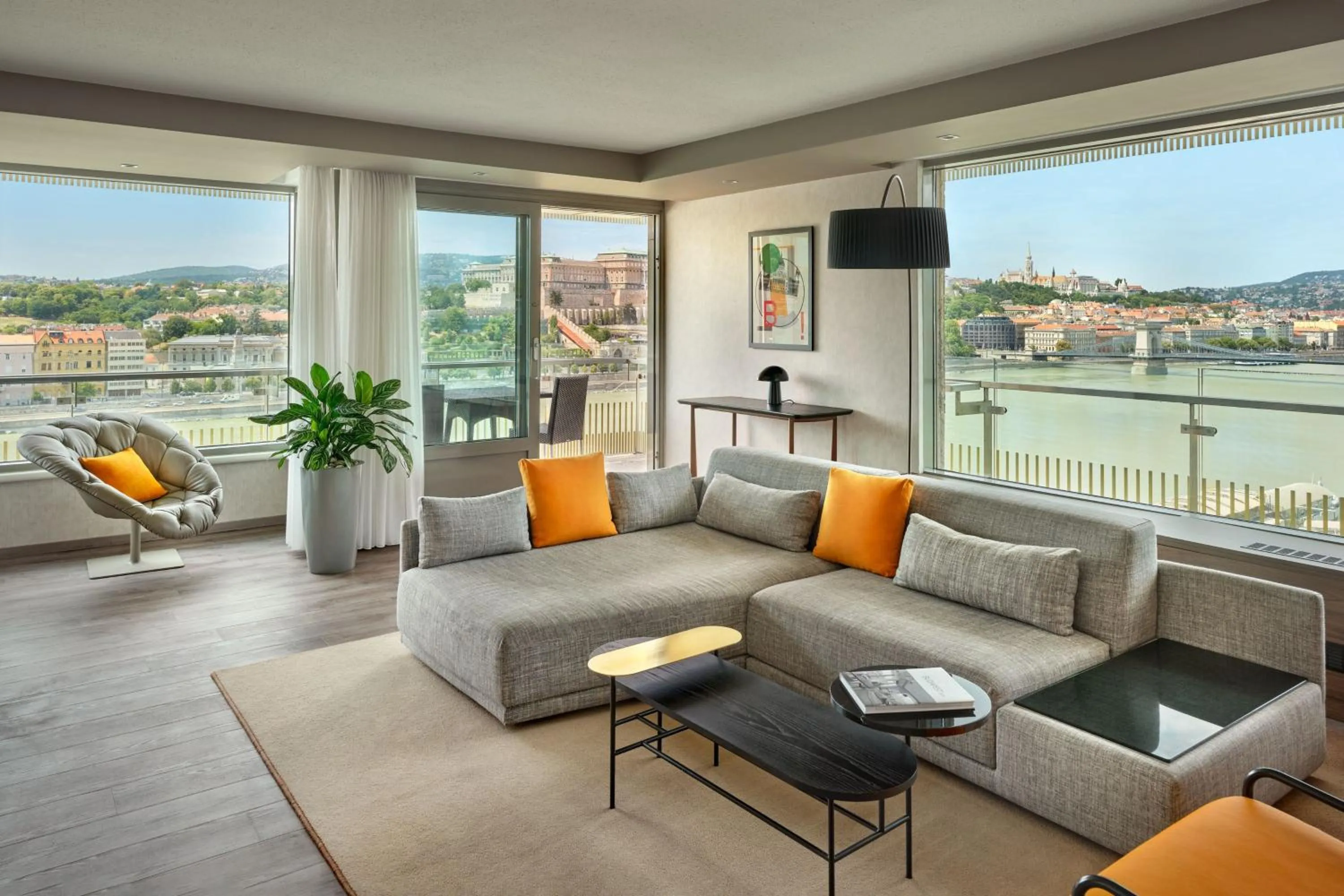 Living room in Budapest Marriott Hotel