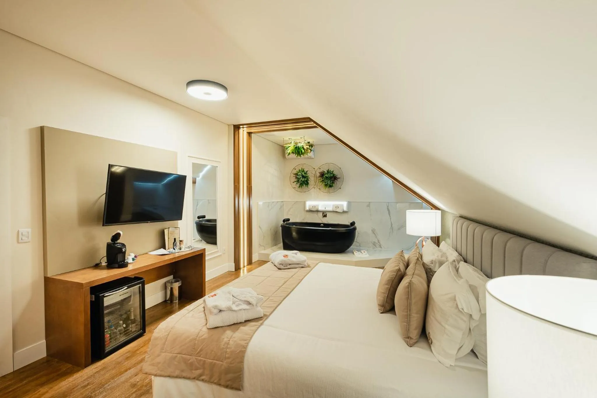 Coffee/tea facilities, Bed in Hotel e Restaurante GIRATÓRIO RF Vision - A melhor vista 360 de Gramado