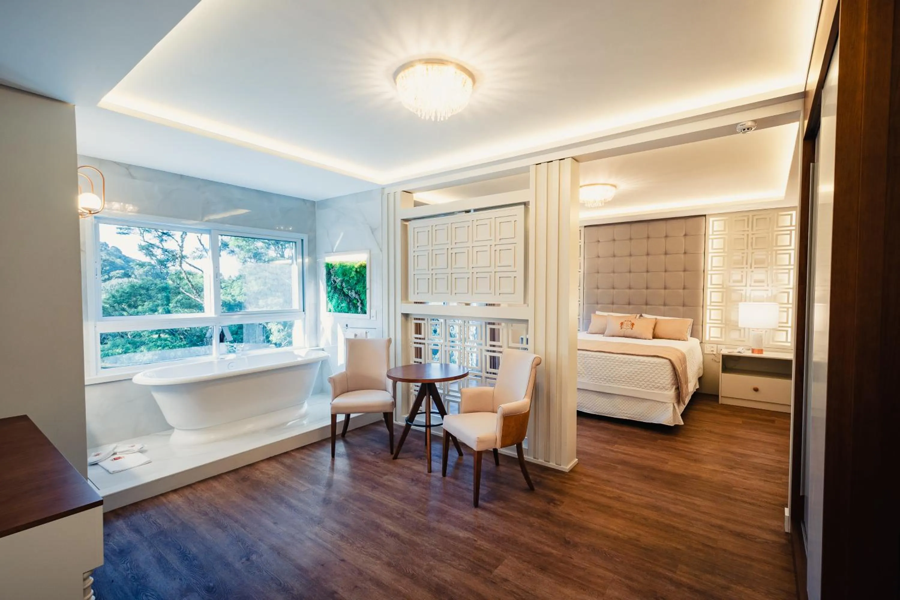 Bedroom, Bed in Hotel e Restaurante GIRATÓRIO RF Vision - A melhor vista 360 de Gramado