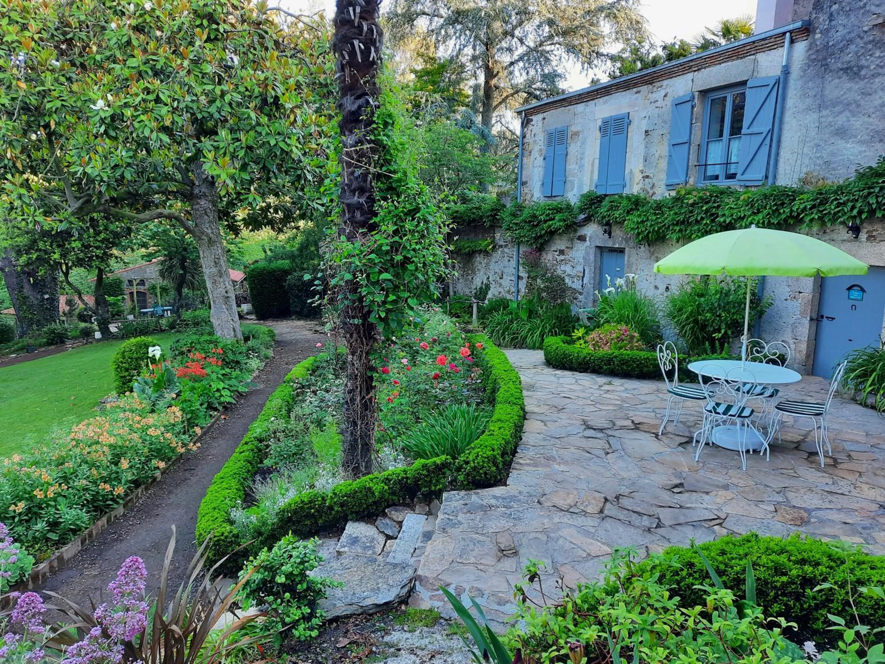 Patio in Les Cèdres
