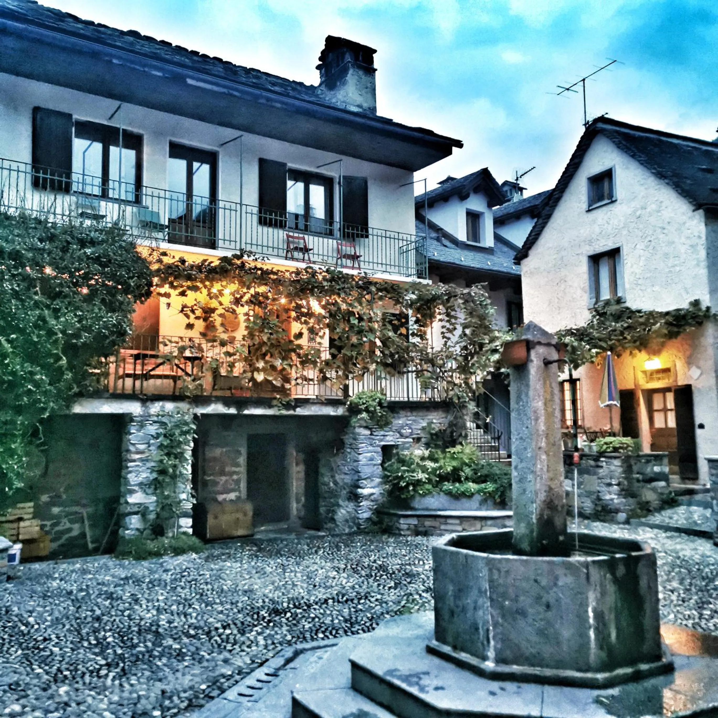 Facade/entrance in Casa Tomà