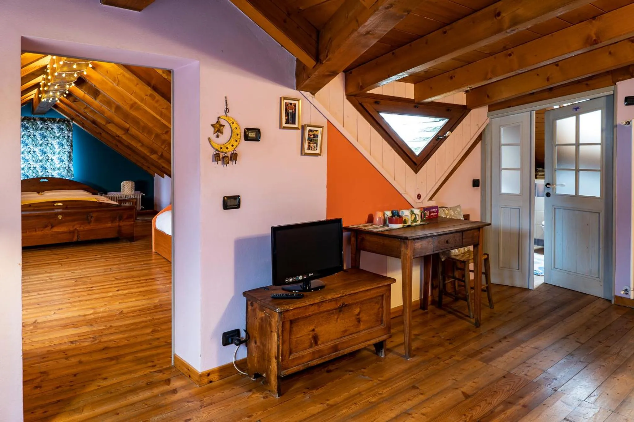 Photo of the whole room in Casa Tomà