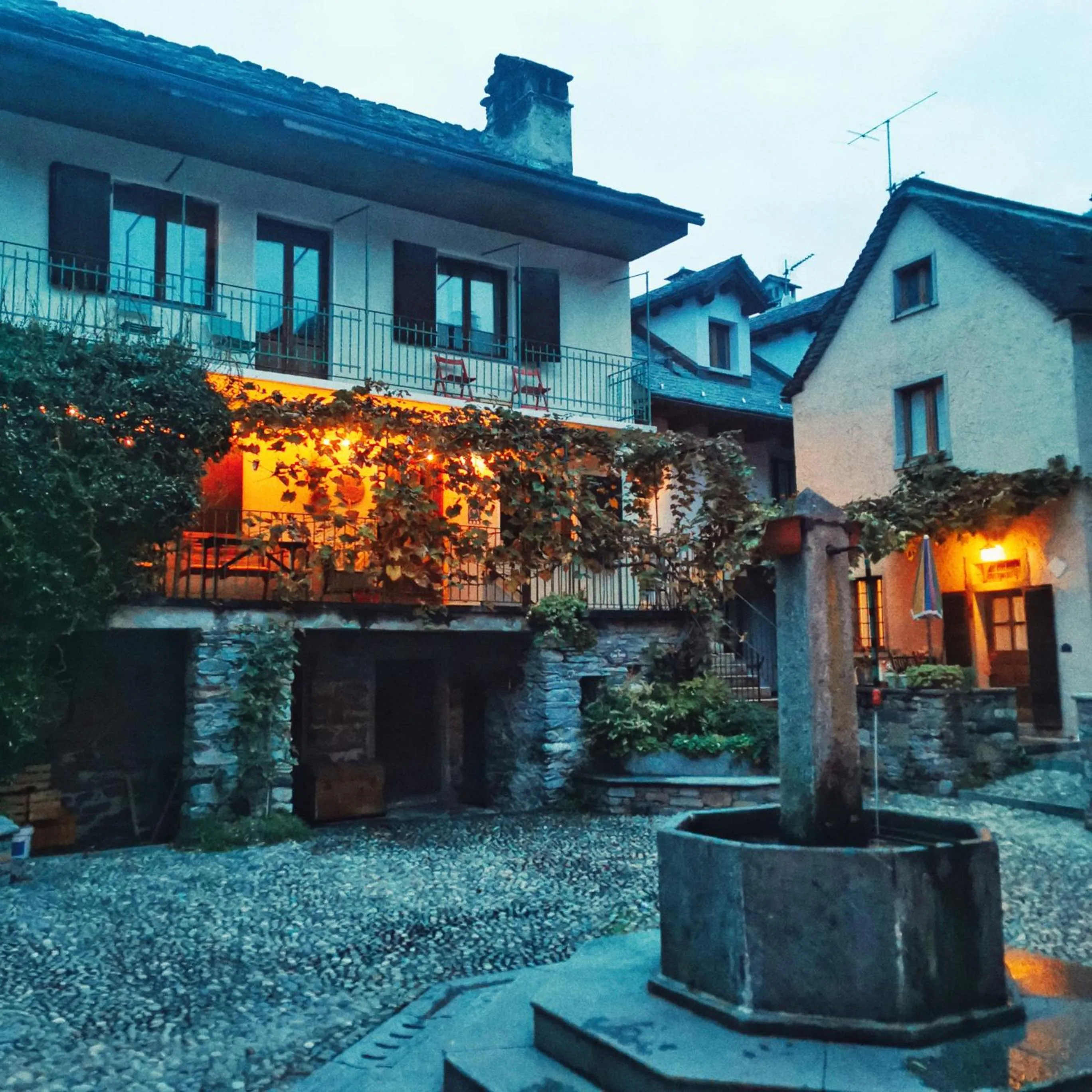 Facade/entrance in Casa Tomà