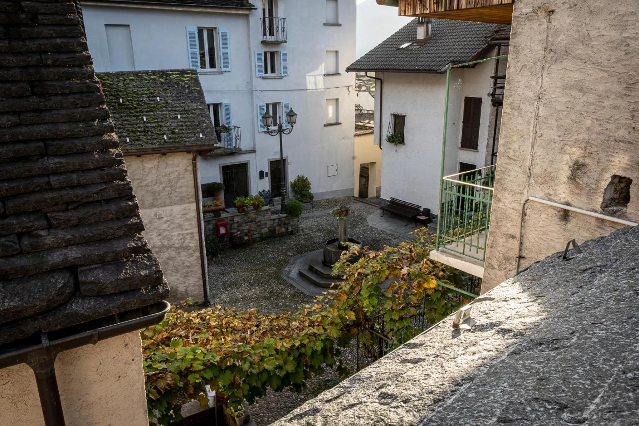Inner courtyard view in Casa Tomà