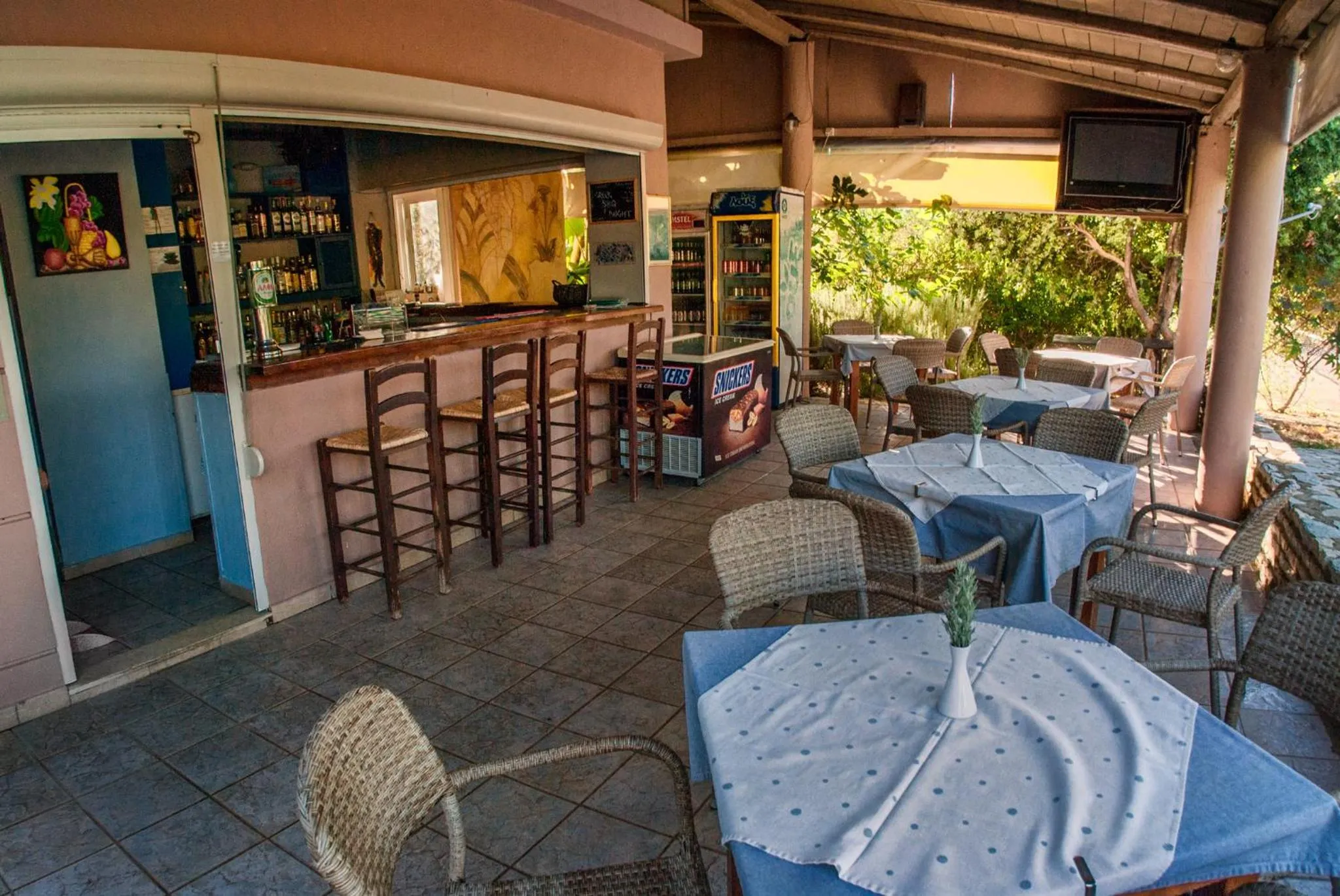 Restaurant/places to eat in Efrosini Village