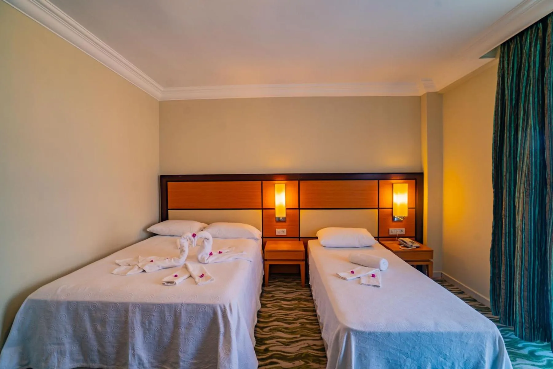 Bed in Prenses Sealine Beach Hotel