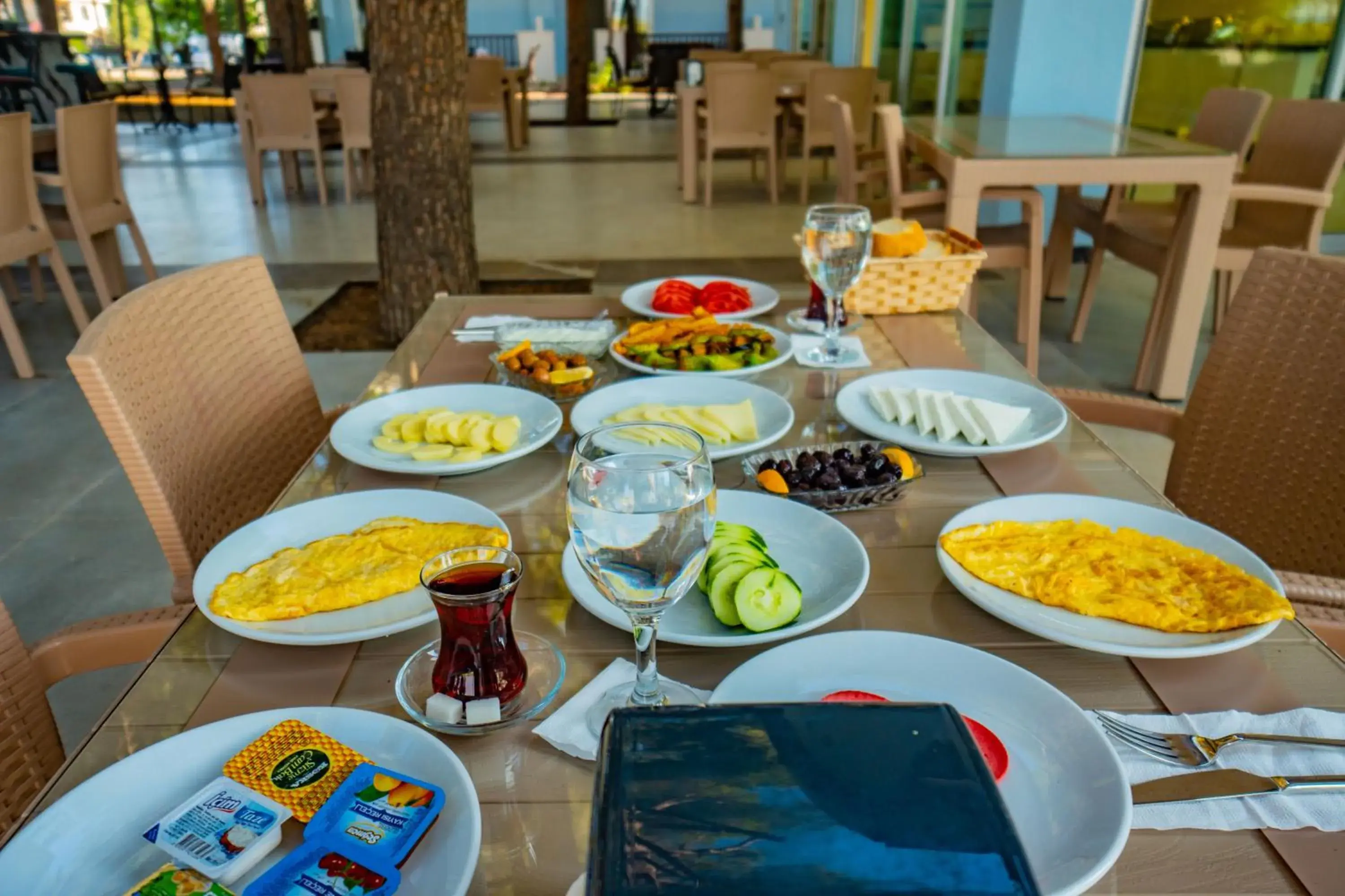 Restaurant/places to eat in Prenses Sealine Beach Hotel Restaurant/places to eat in Prenses Sealine Beach Hotel