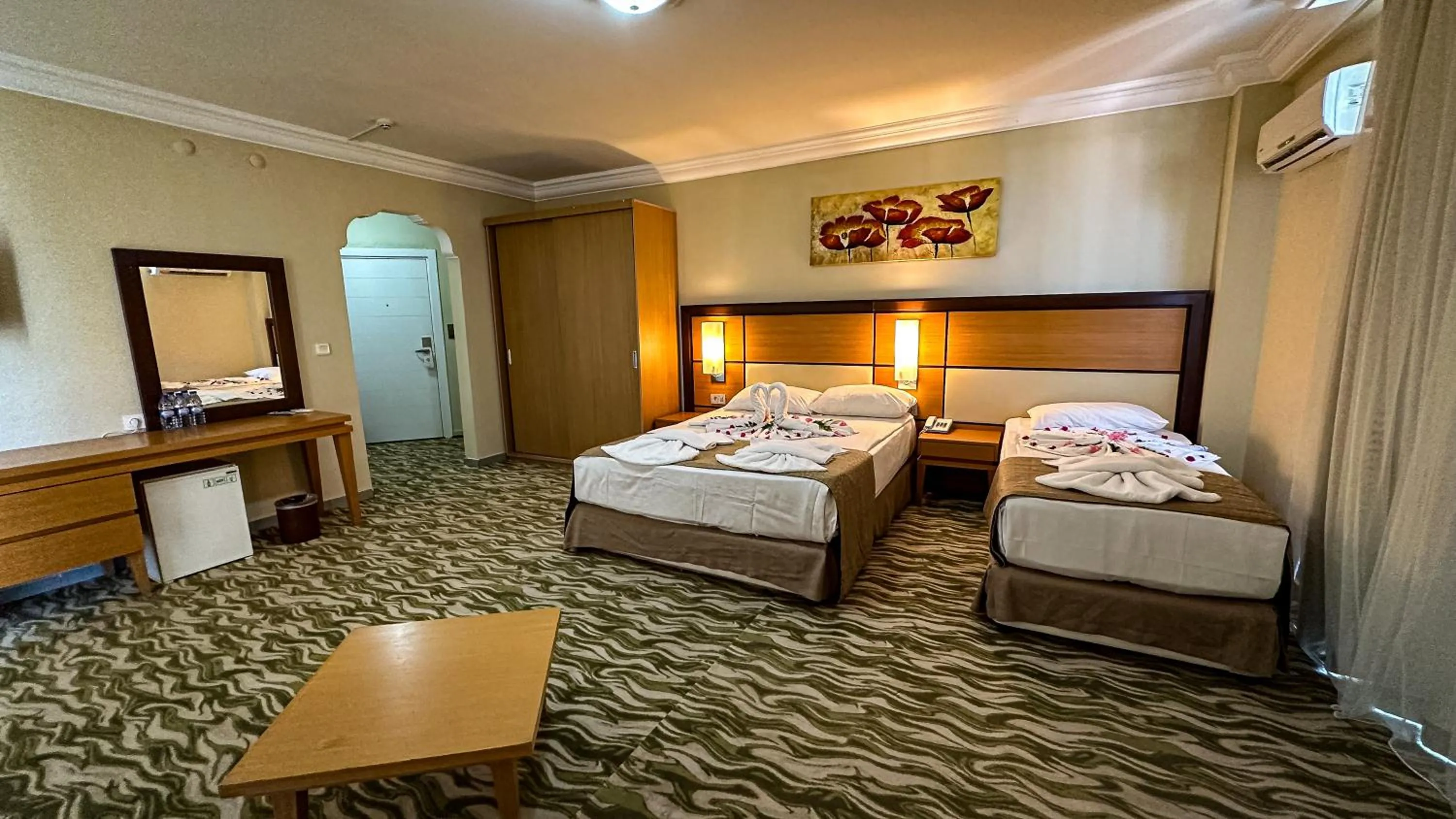 Bed in Prenses Sealine Beach Hotel