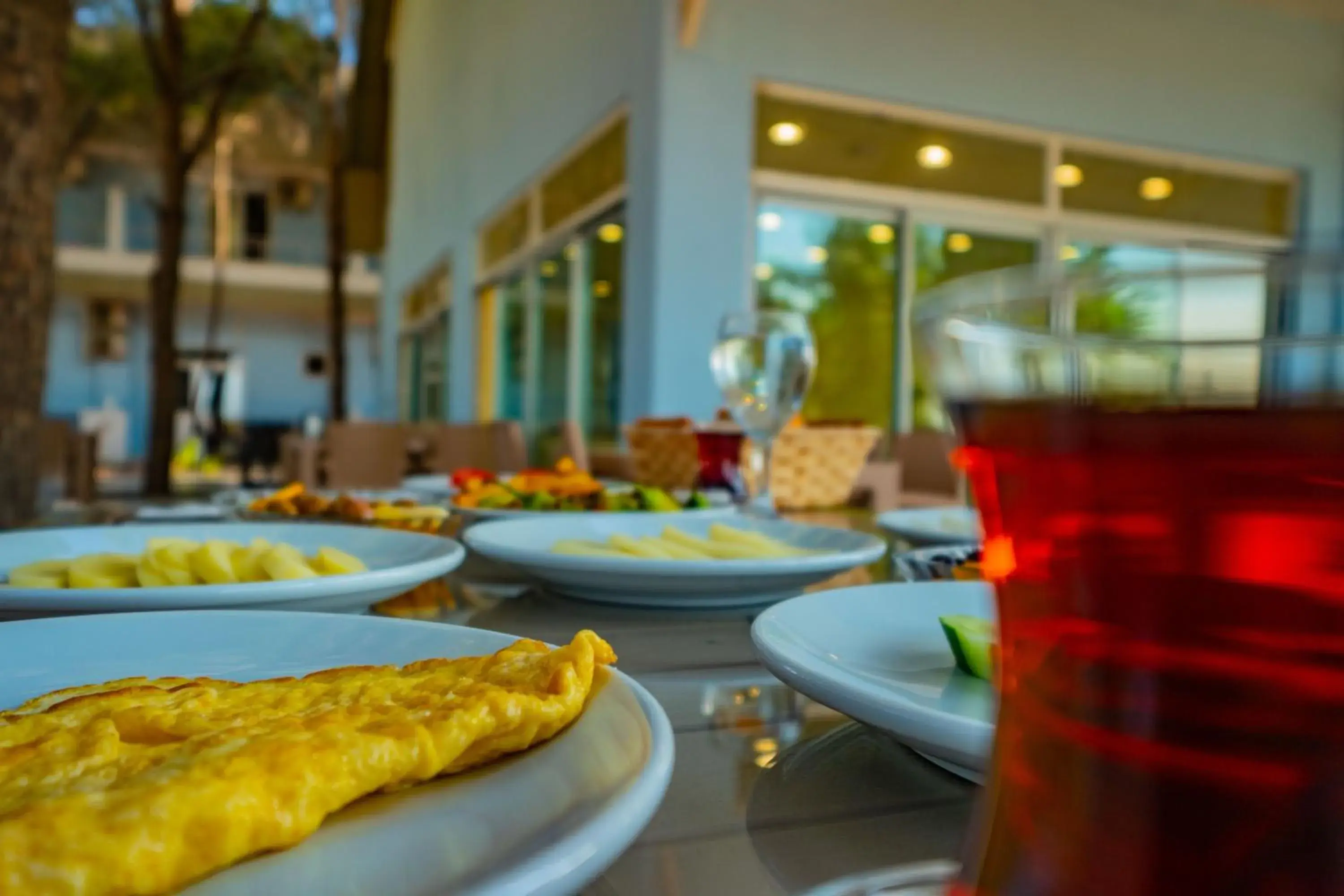 Food and drinks in Prenses Sealine Beach Hotel Food and drinks in Prenses Sealine Beach Hotel