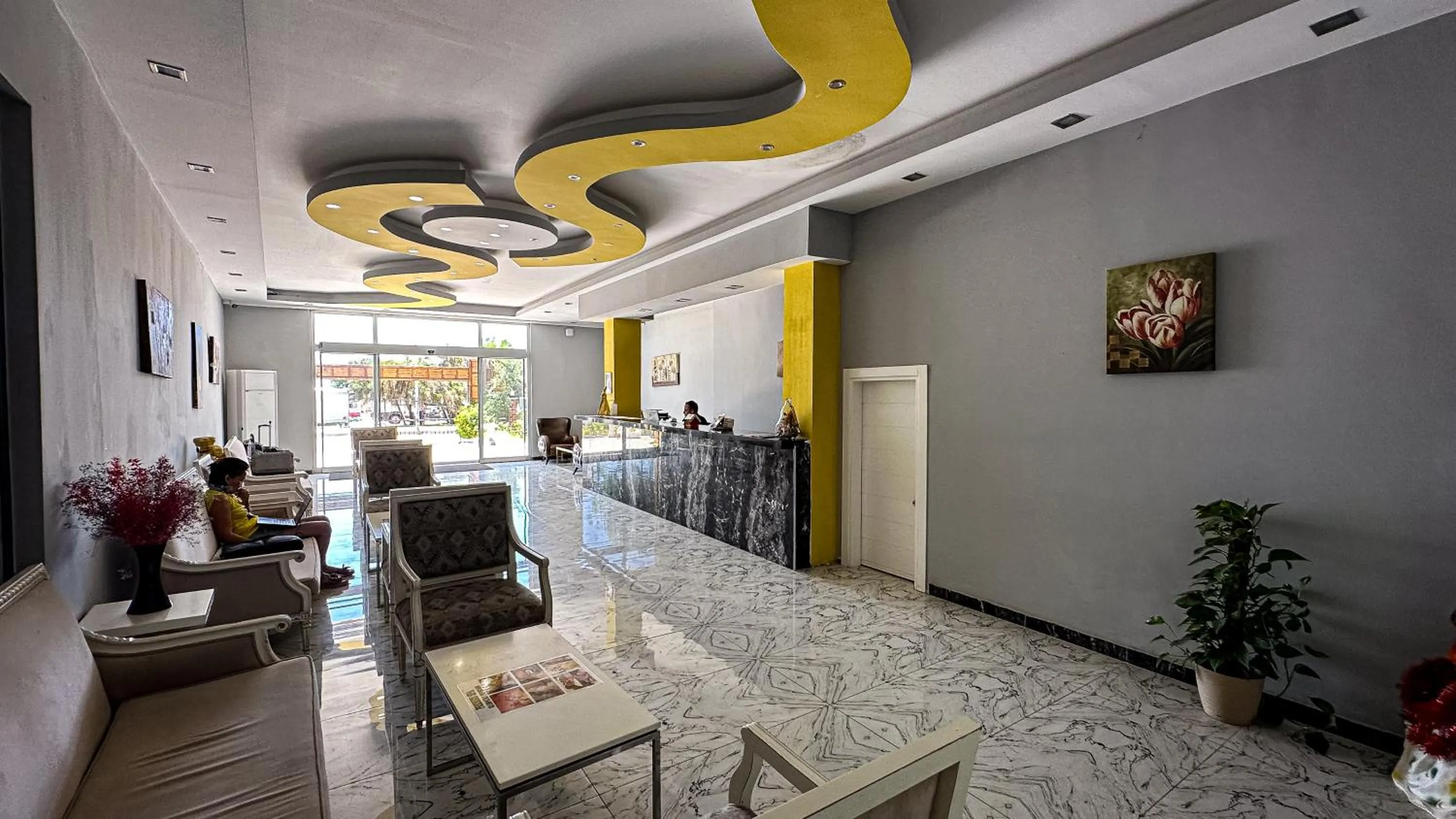 TV and multimedia in Prenses Sealine Beach Hotel