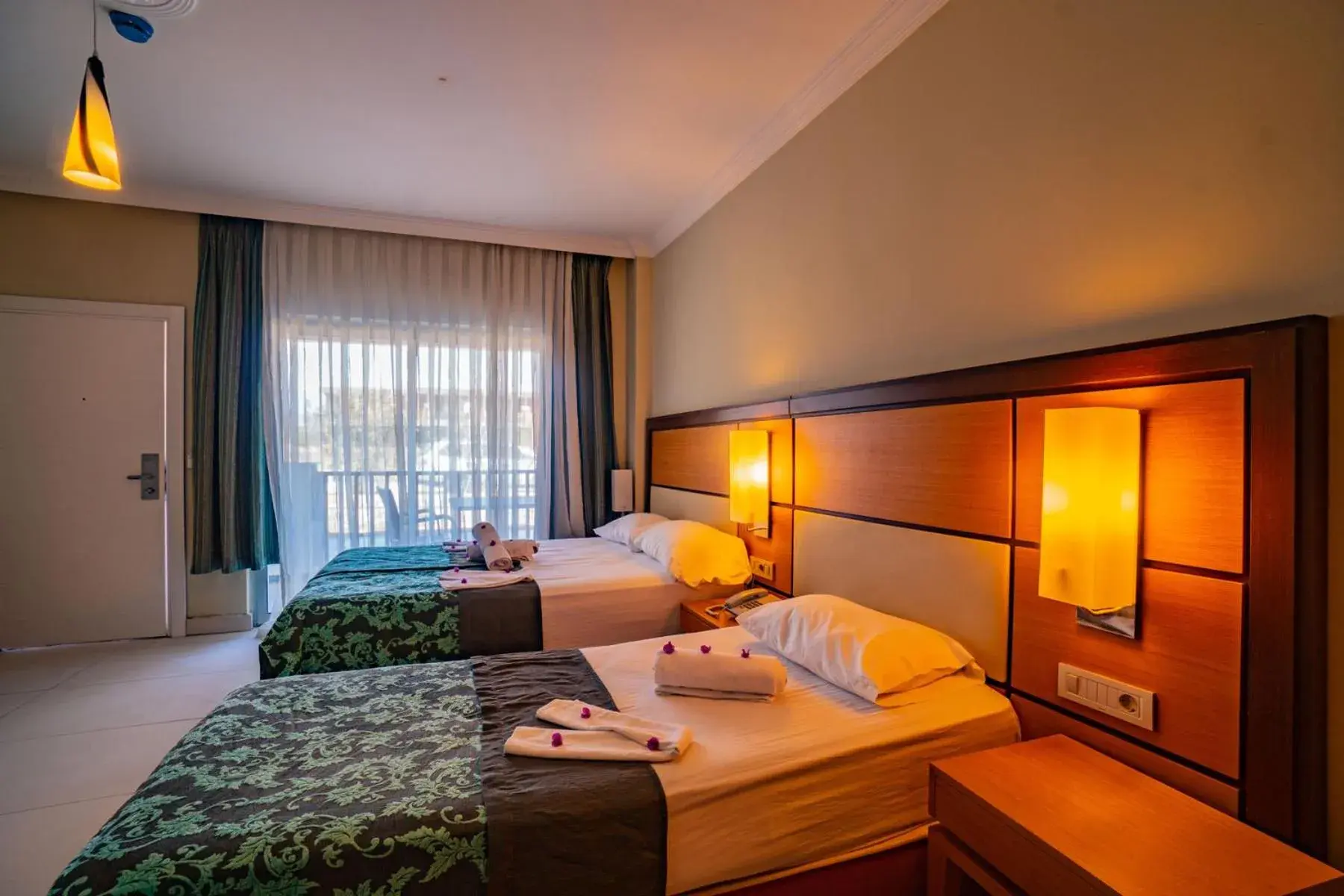 Double or Twin Room in Prenses Sealine Beach Hotel Double or Twin Room in Prenses Sealine Beach Hotel