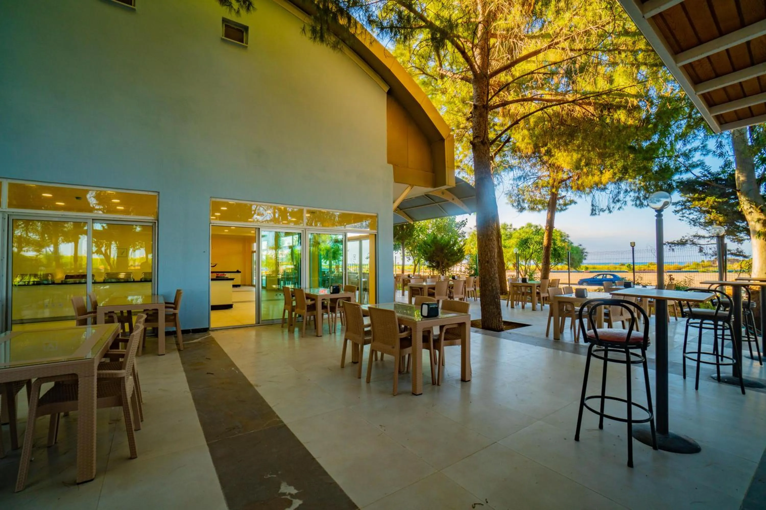 Patio in Prenses Sealine Beach Hotel