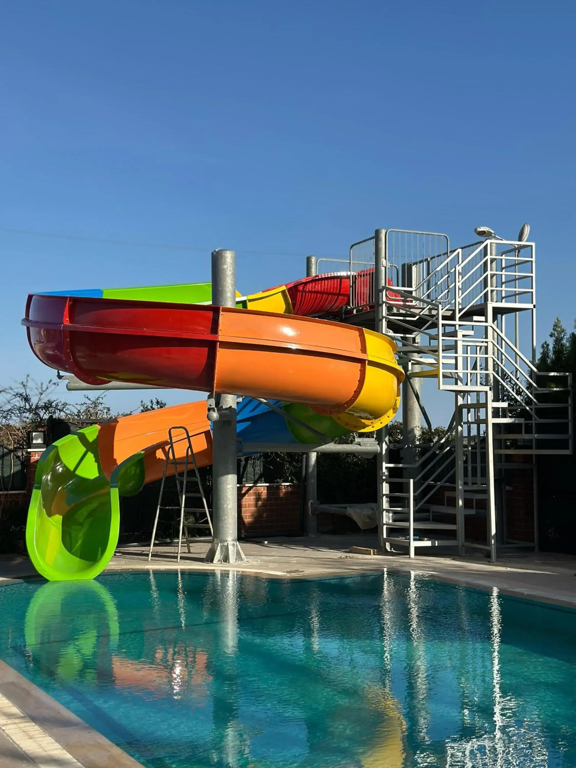 Swimming pool in Prenses Sealine Beach Hotel Swimming pool in Prenses Sealine Beach Hotel