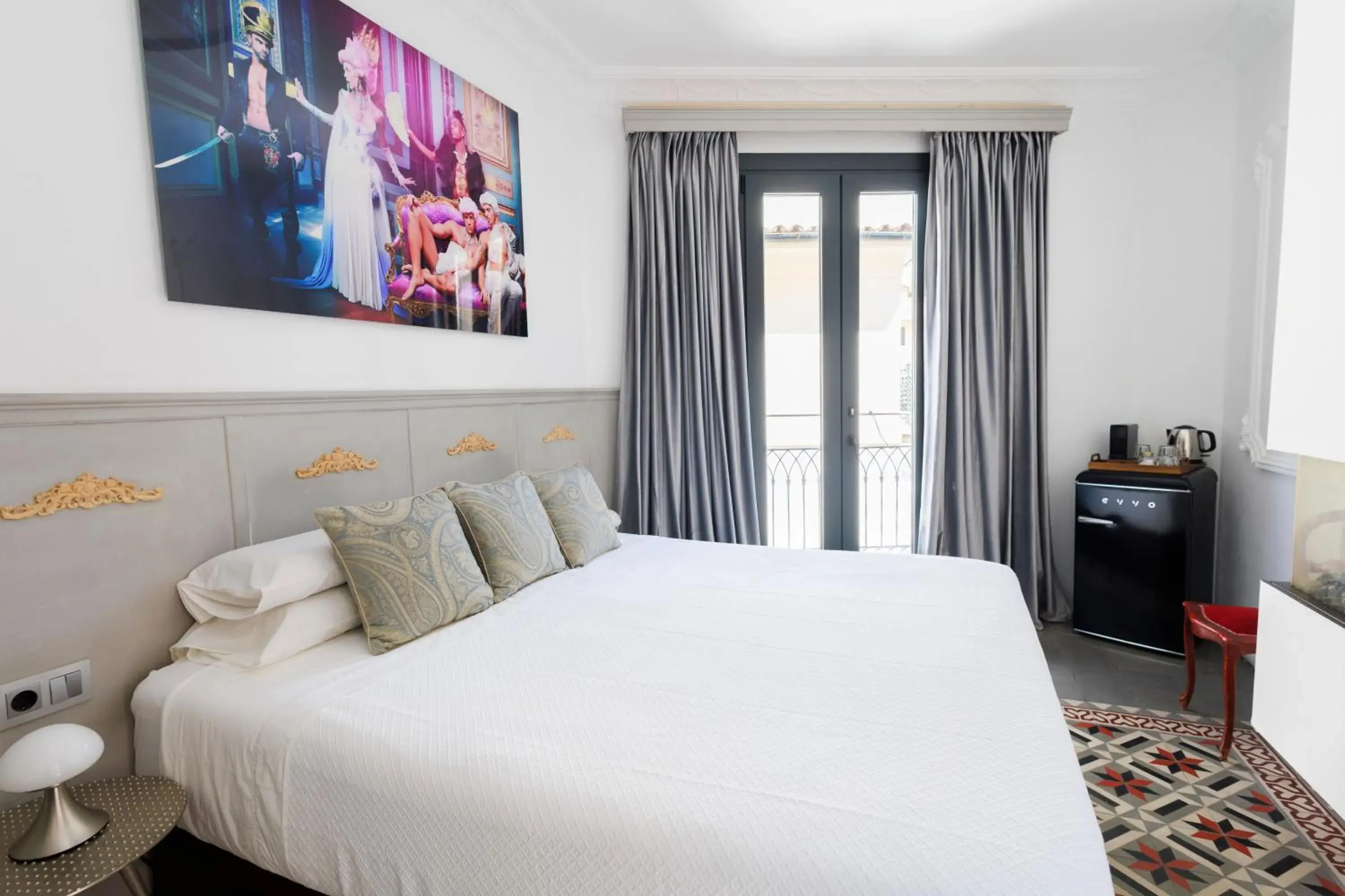 Deluxe Suite in Dog Admiral - Urban Guest House Deluxe Suite in Dog Admiral - Urban Guest House