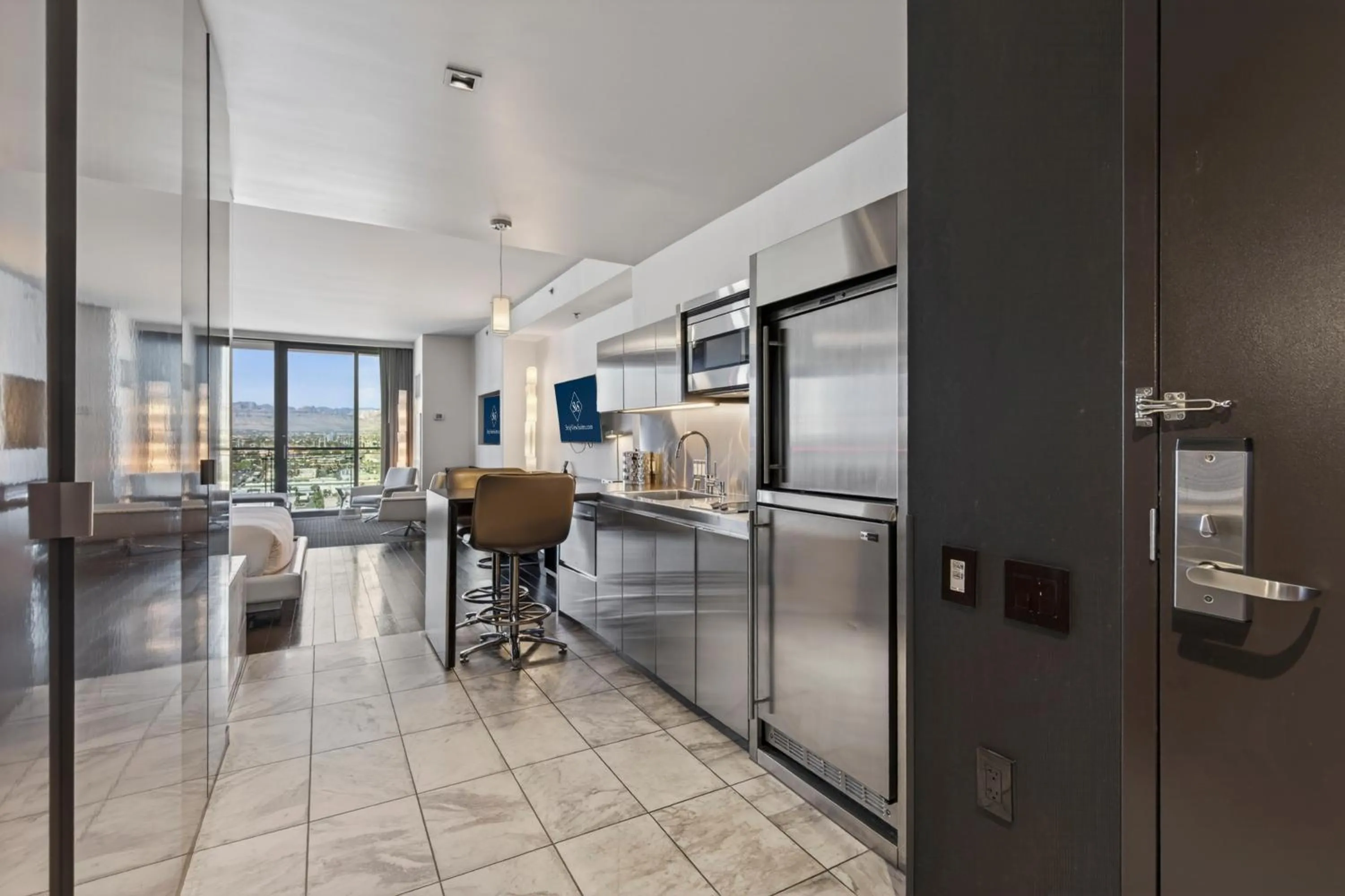 Kitchen or kitchenette in StripViewSuites at Palms Place