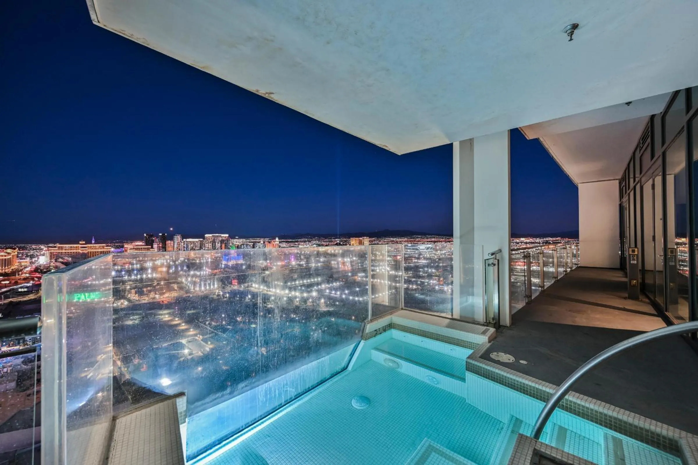 Hot Tub in StripViewSuites at Palms Place
