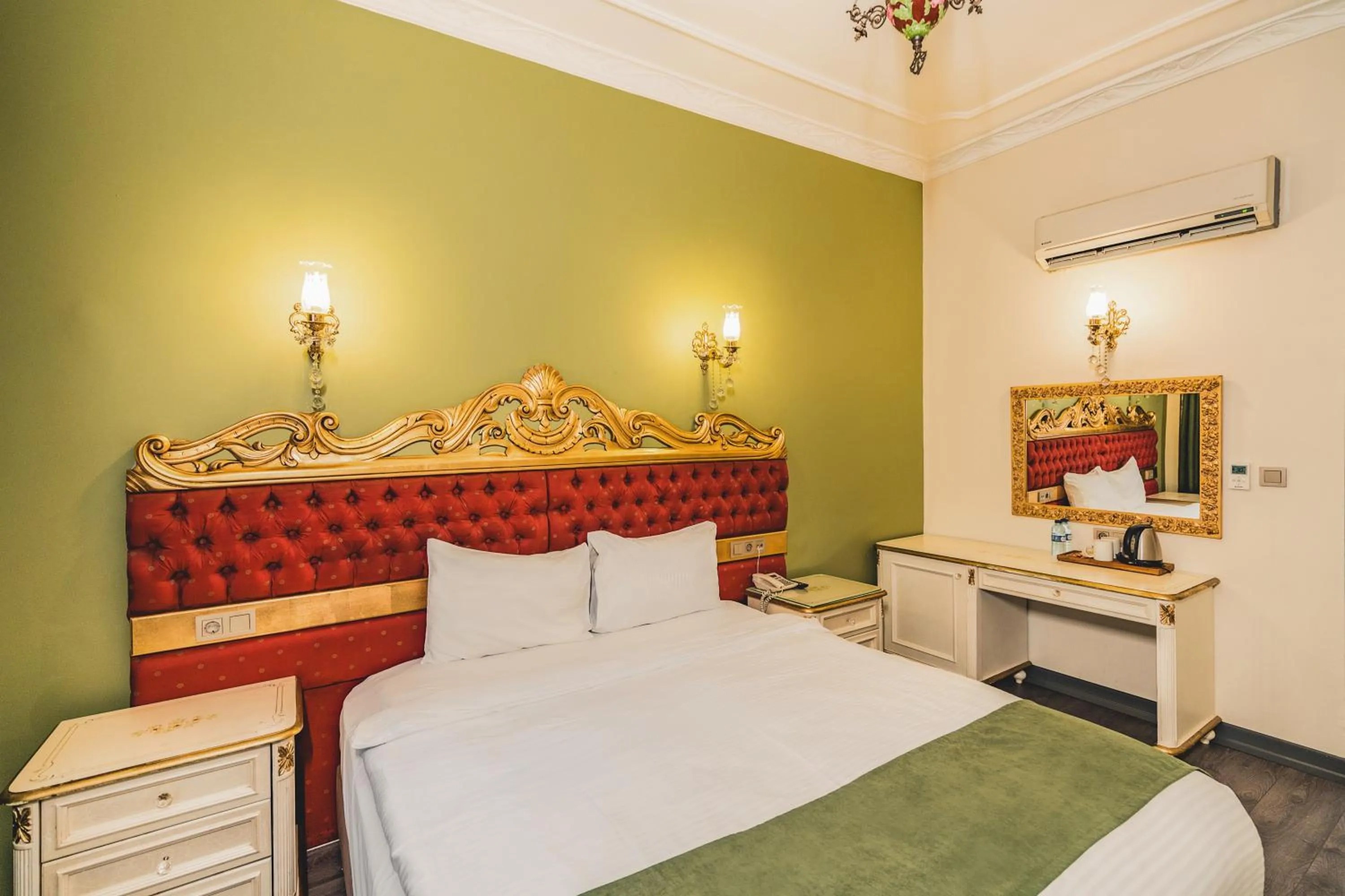 Bed in Hotel Fresia Istanbul