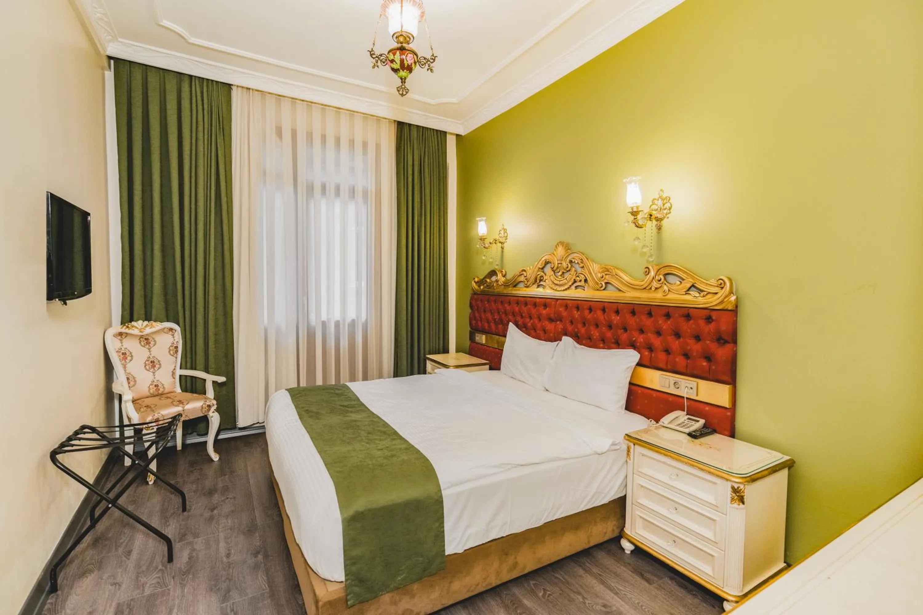 Bed in Hotel Fresia Istanbul