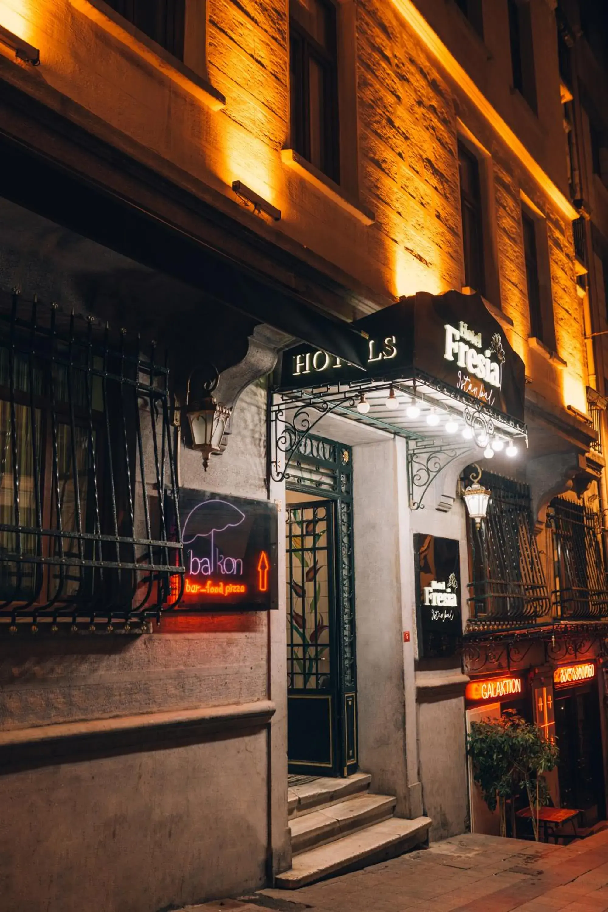 Property building in Hotel Fresia Istanbul Property building in Hotel Fresia Istanbul