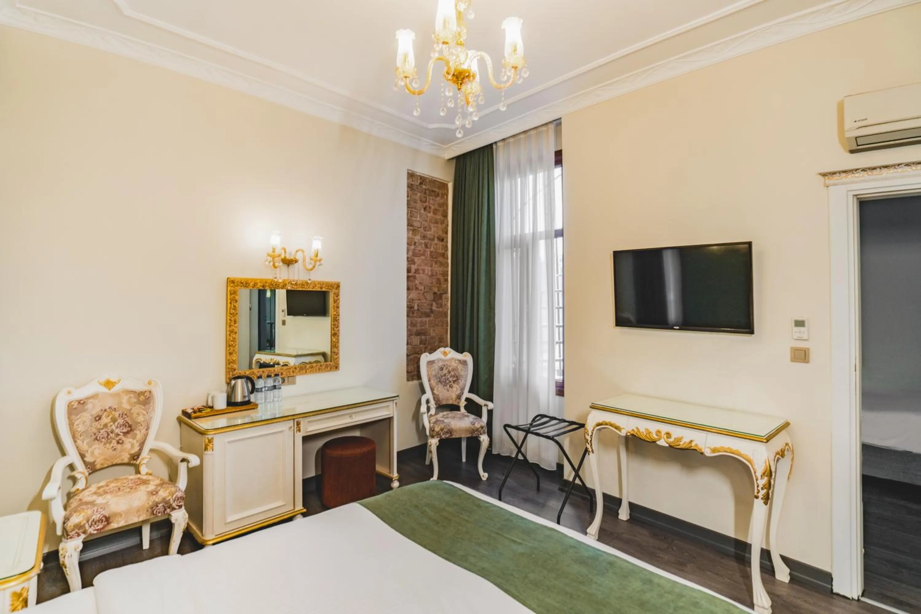 Bed in Hotel Fresia Istanbul