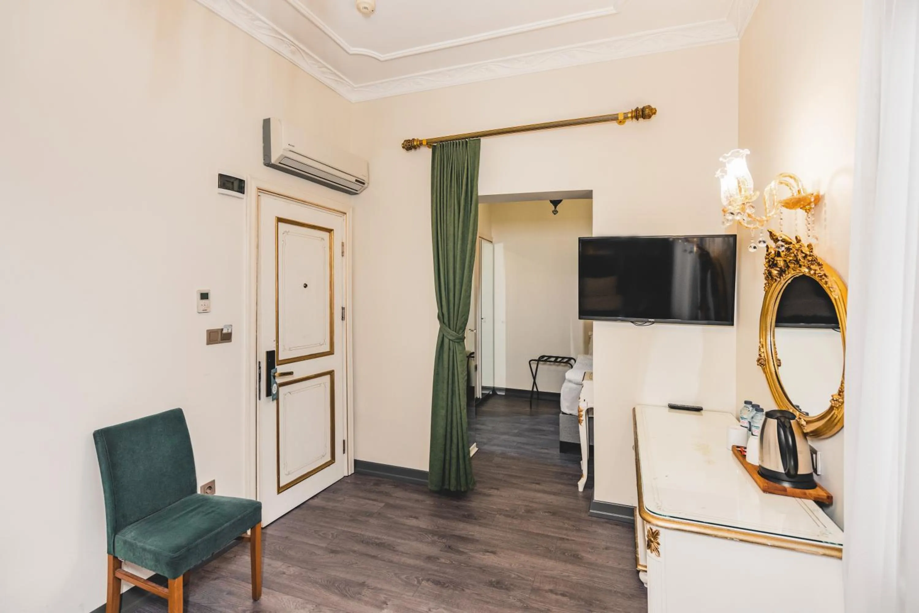 Bed in Hotel Fresia Istanbul