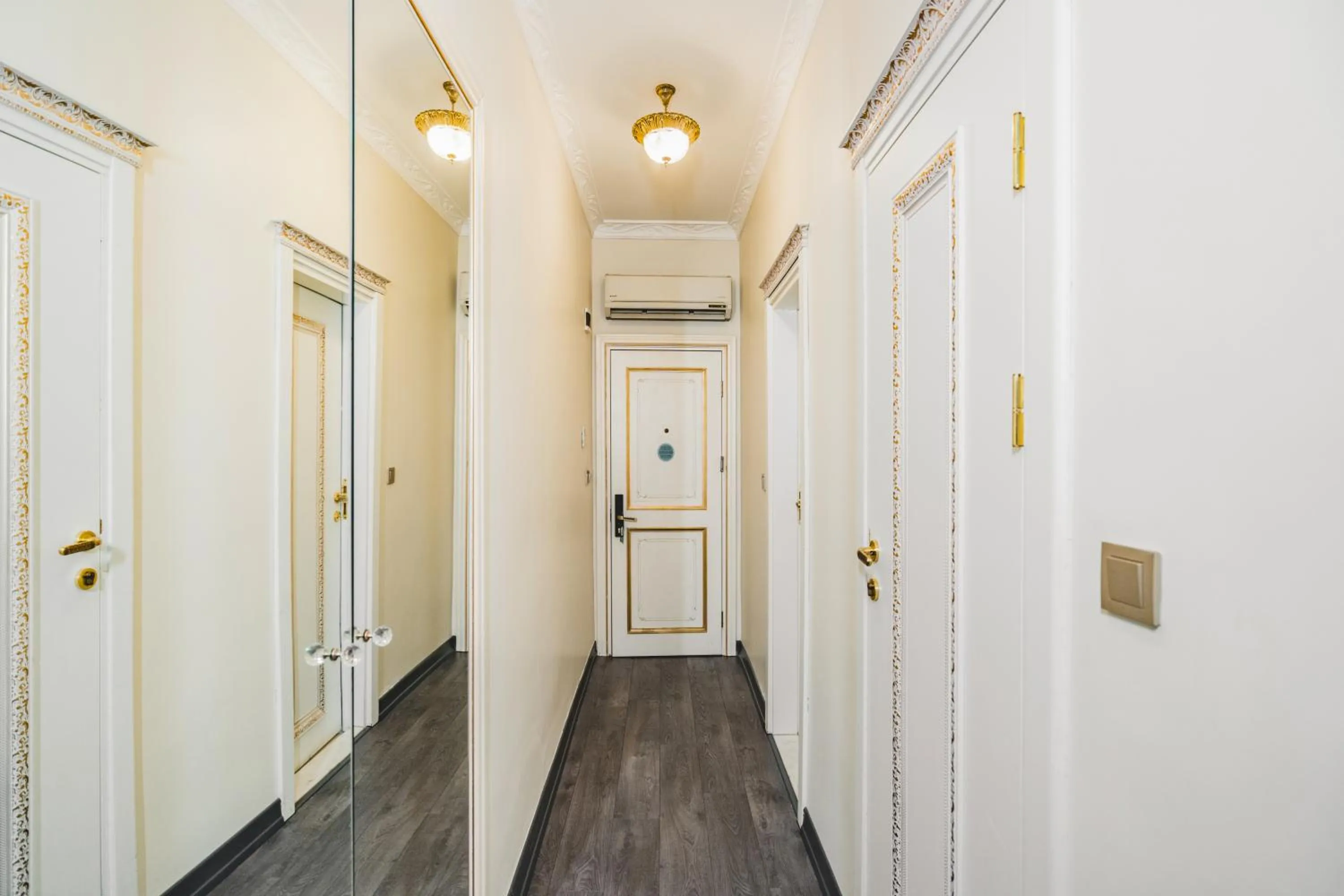 wardrobe in Hotel Fresia Istanbul