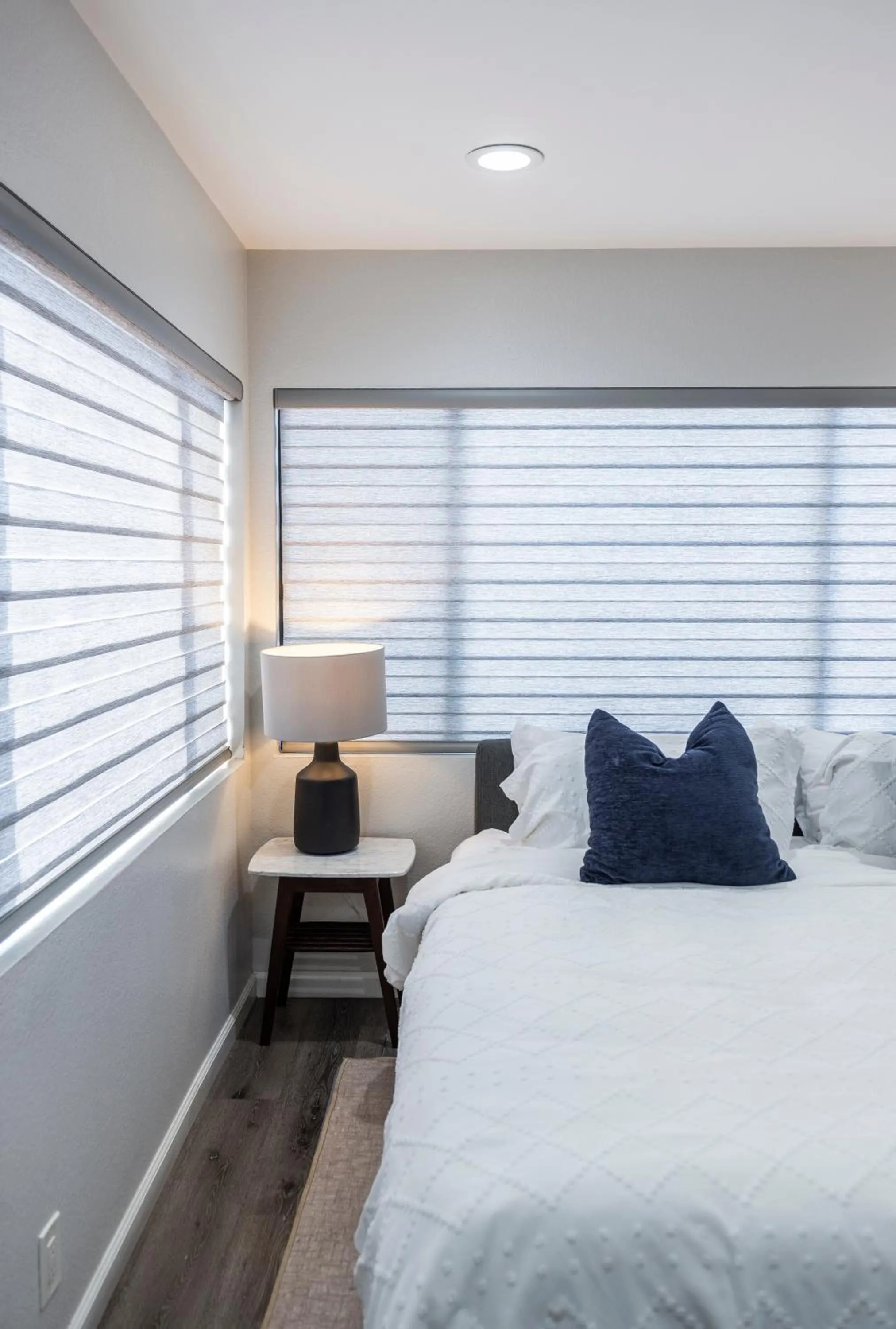 Bed in 50 M to Sand LGB 2 King Suites