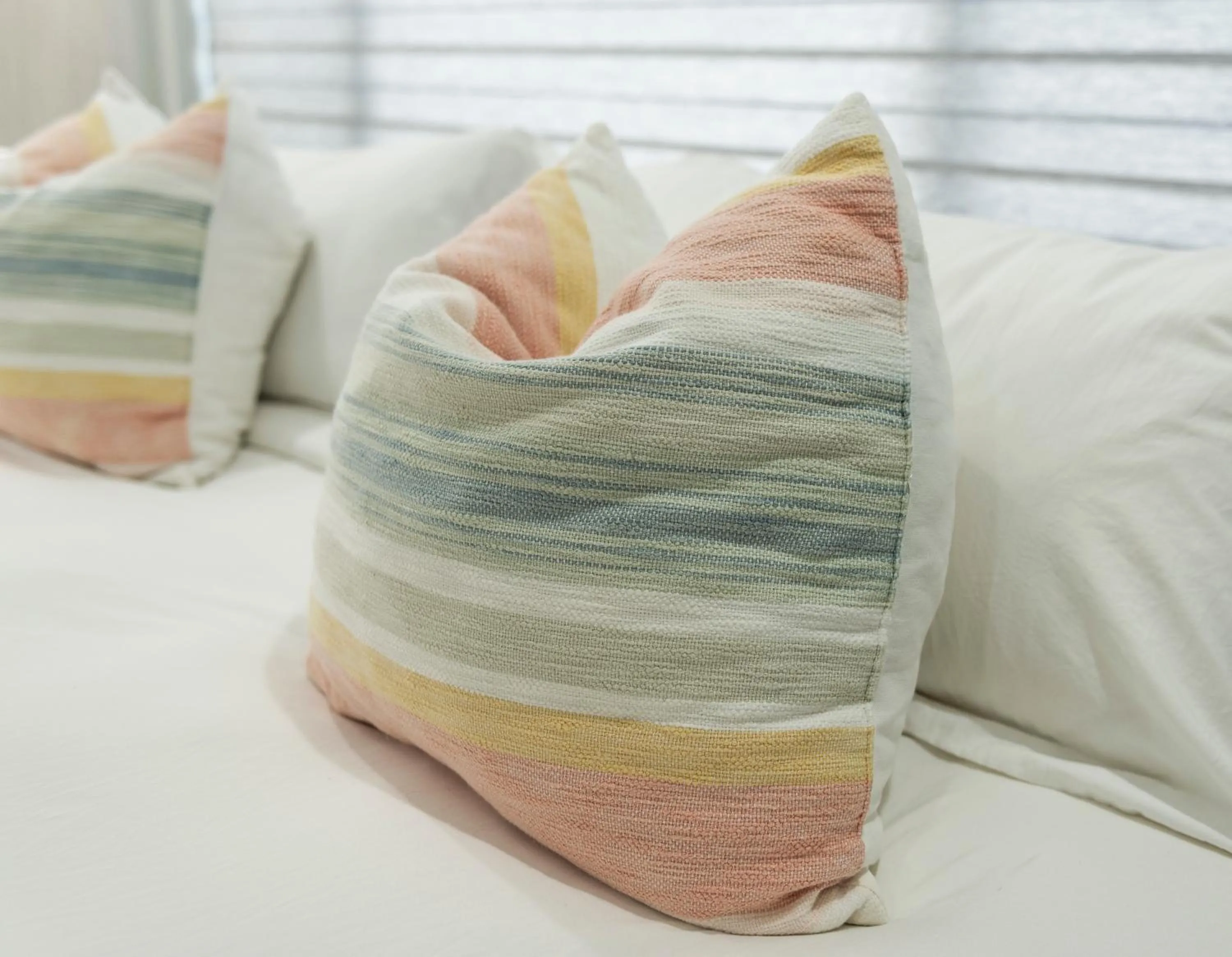 Bed in 50 M to Sand LGB 2 King Suites