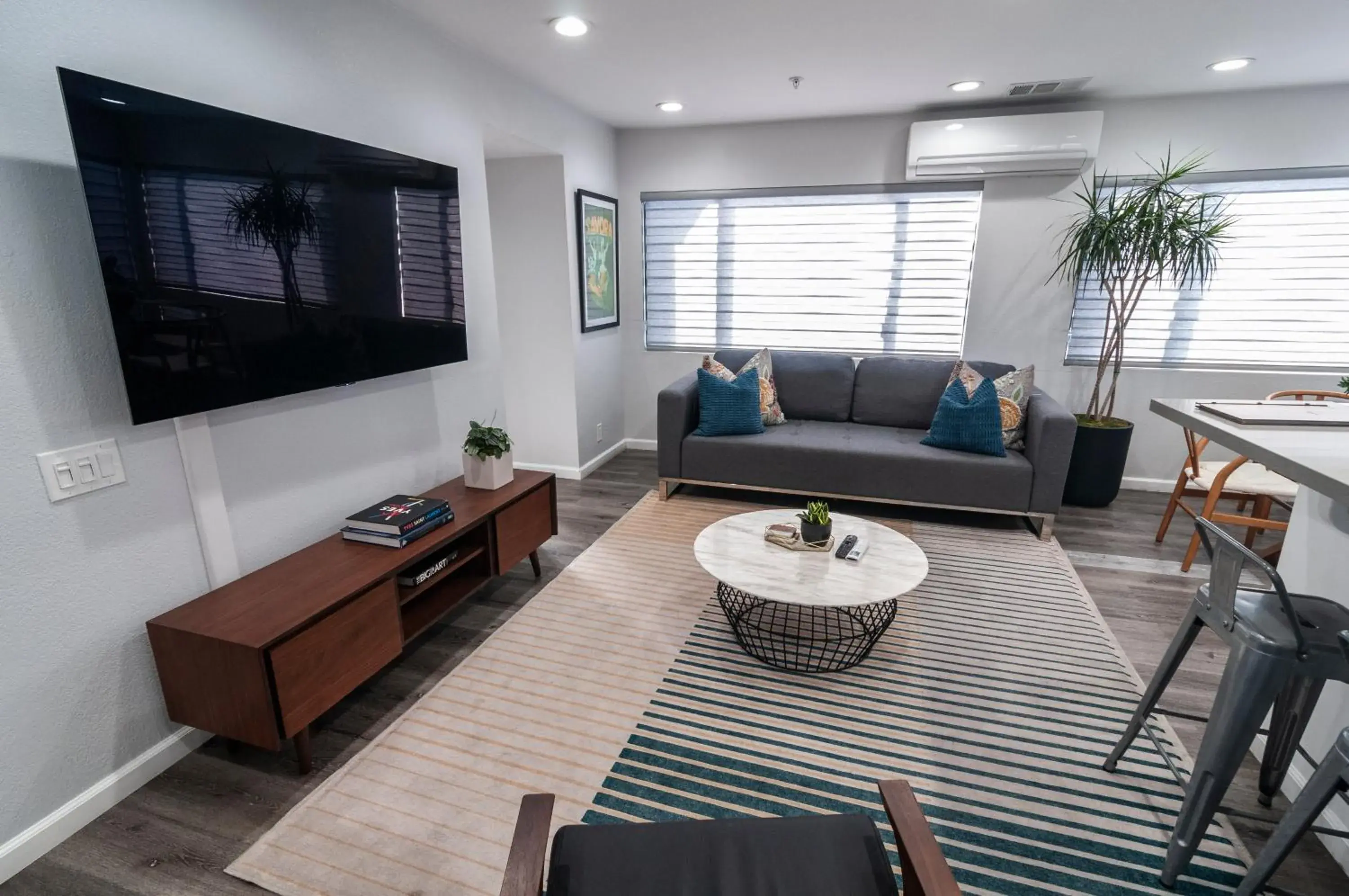50 M to Sand LGB 2 King Suites 50 M to Sand LGB 2 King Suites