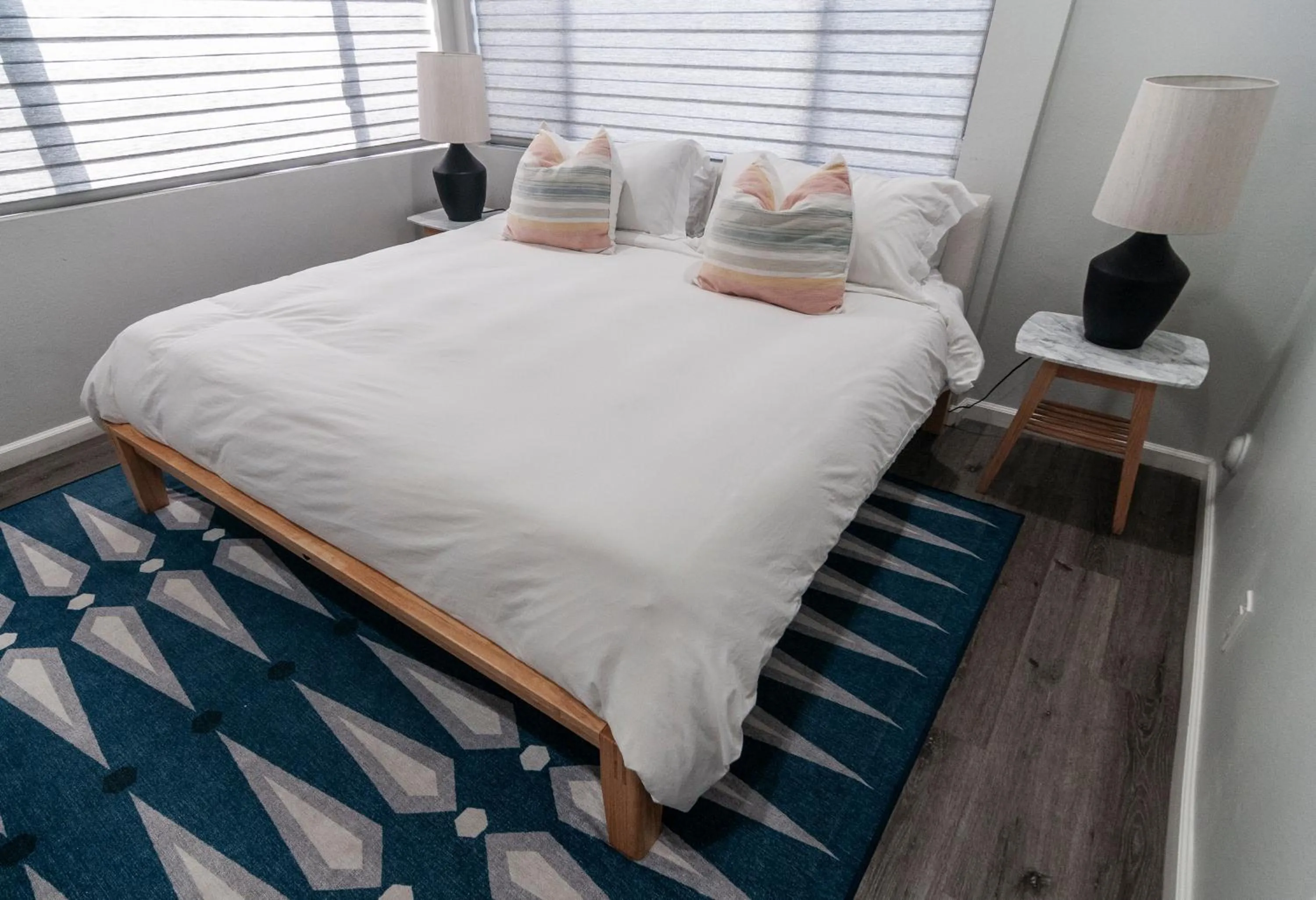 Bed in 50 M to Sand LGB 2 King Suites