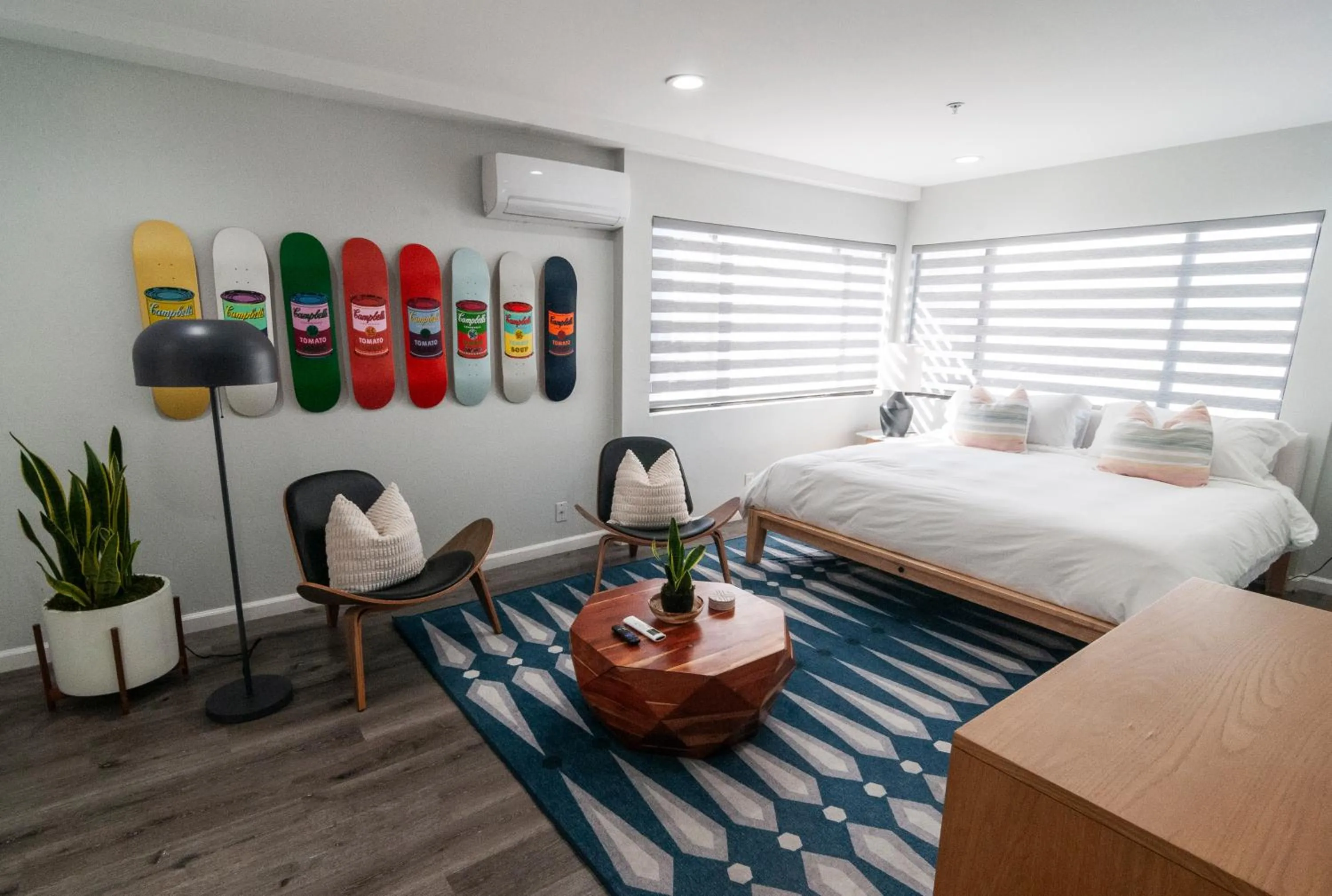 Bed in 50 M to Sand LGB 2 King Suites