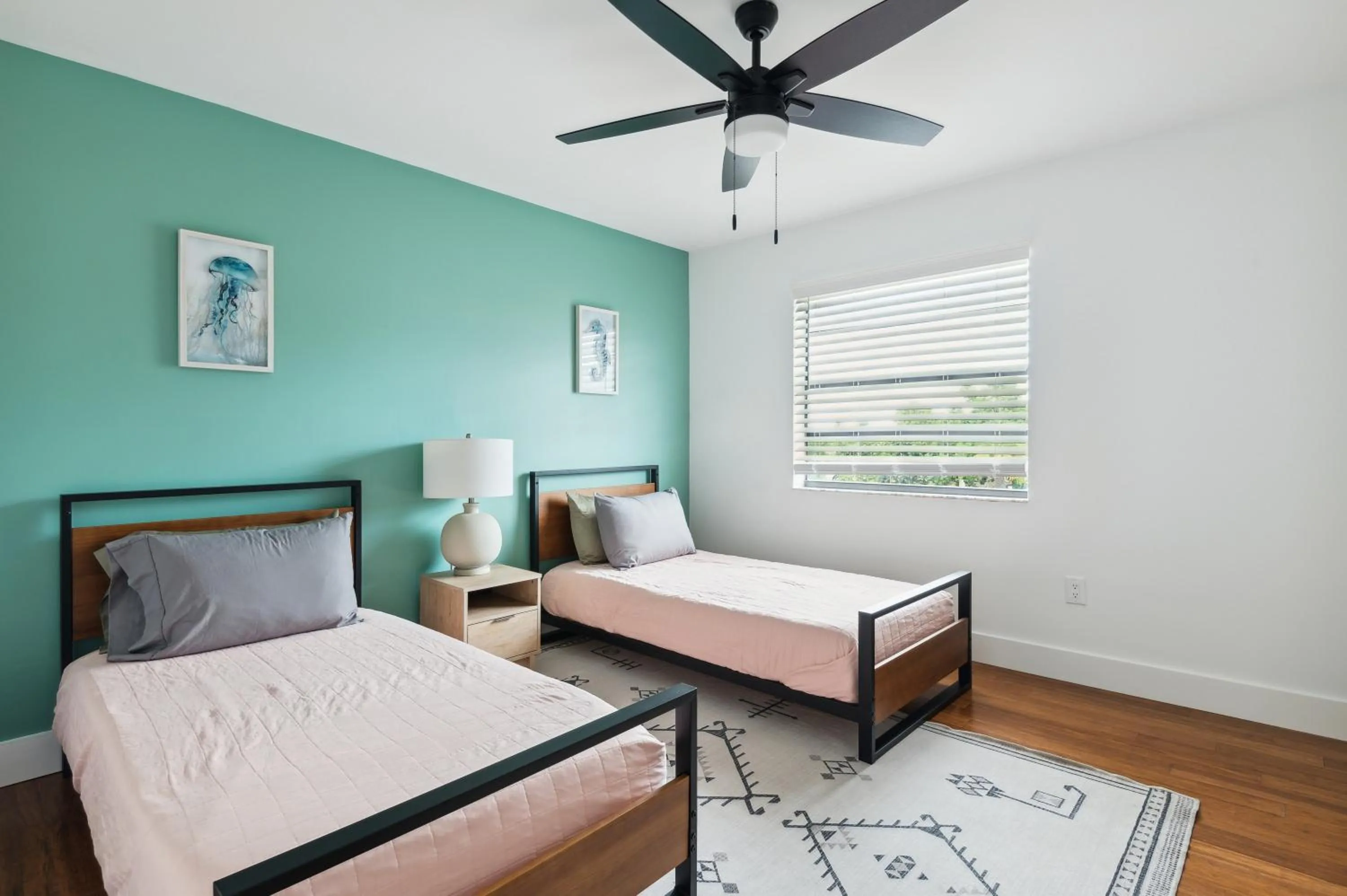 Bed in Amazing 2 Bedroom Townhouse near beach