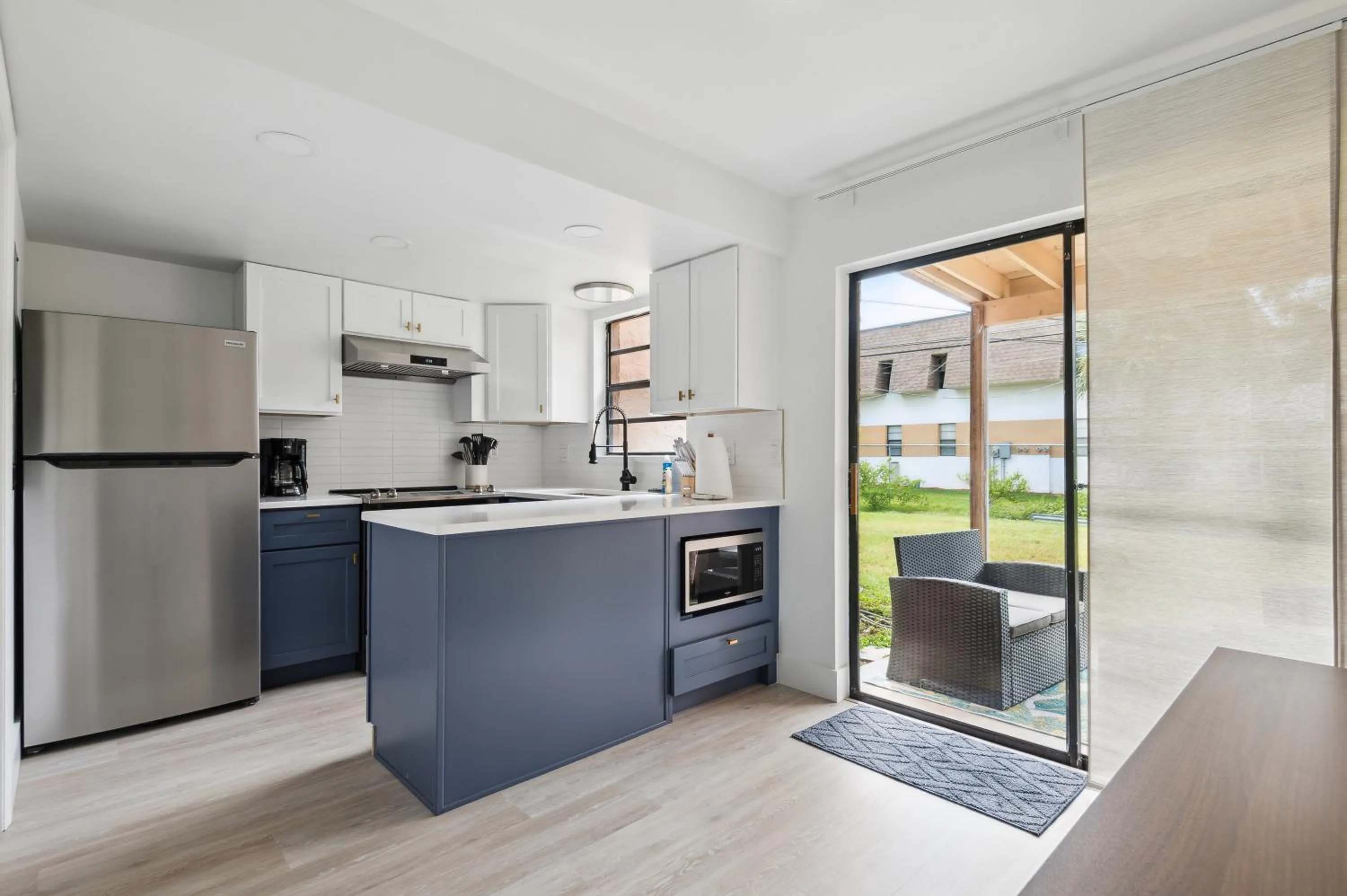 Kitchen or kitchenette in Amazing 2 Bedroom Townhouse near beach