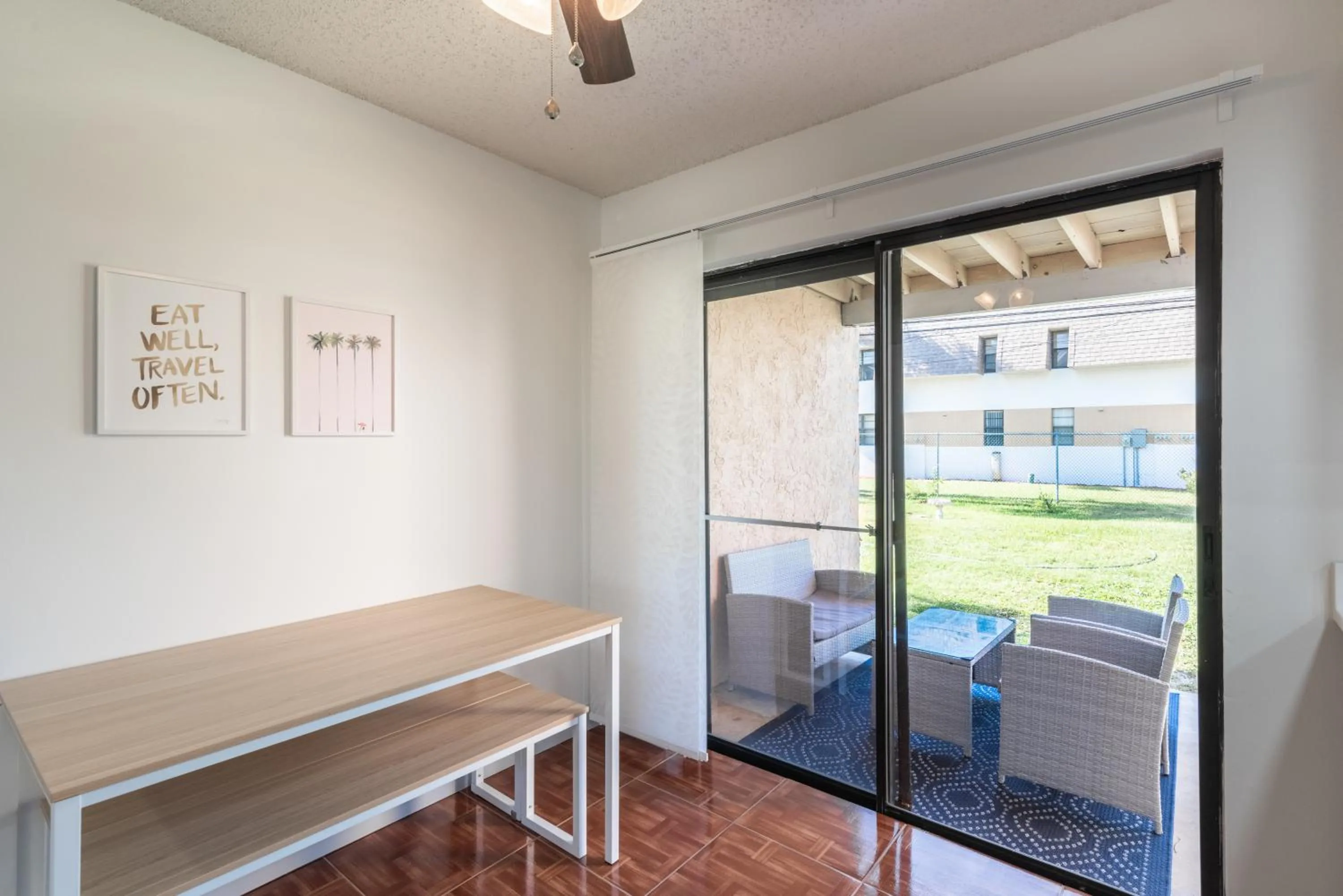 Dining area in Amazing 2 Bedroom Townhouse near beach