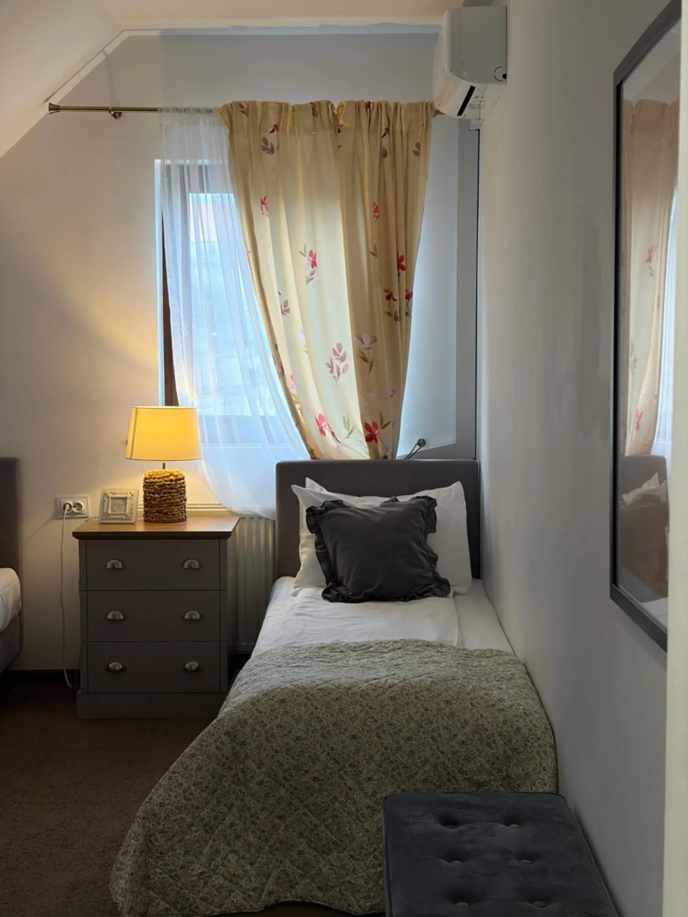 Standard Twin Room - single occupancy in La Fontaine Standard Twin Room - single occupancy in La Fontaine