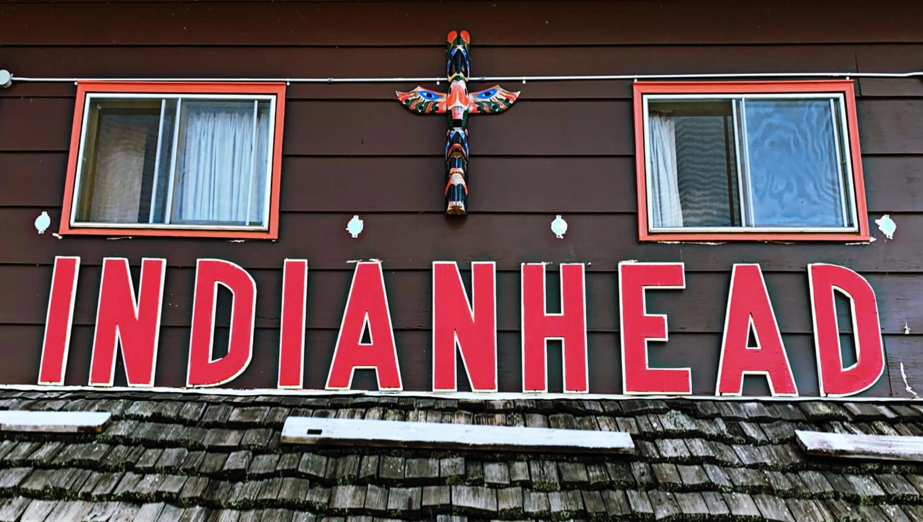 Logo/Certificate/Sign in Indianhead Ironwood Hotel