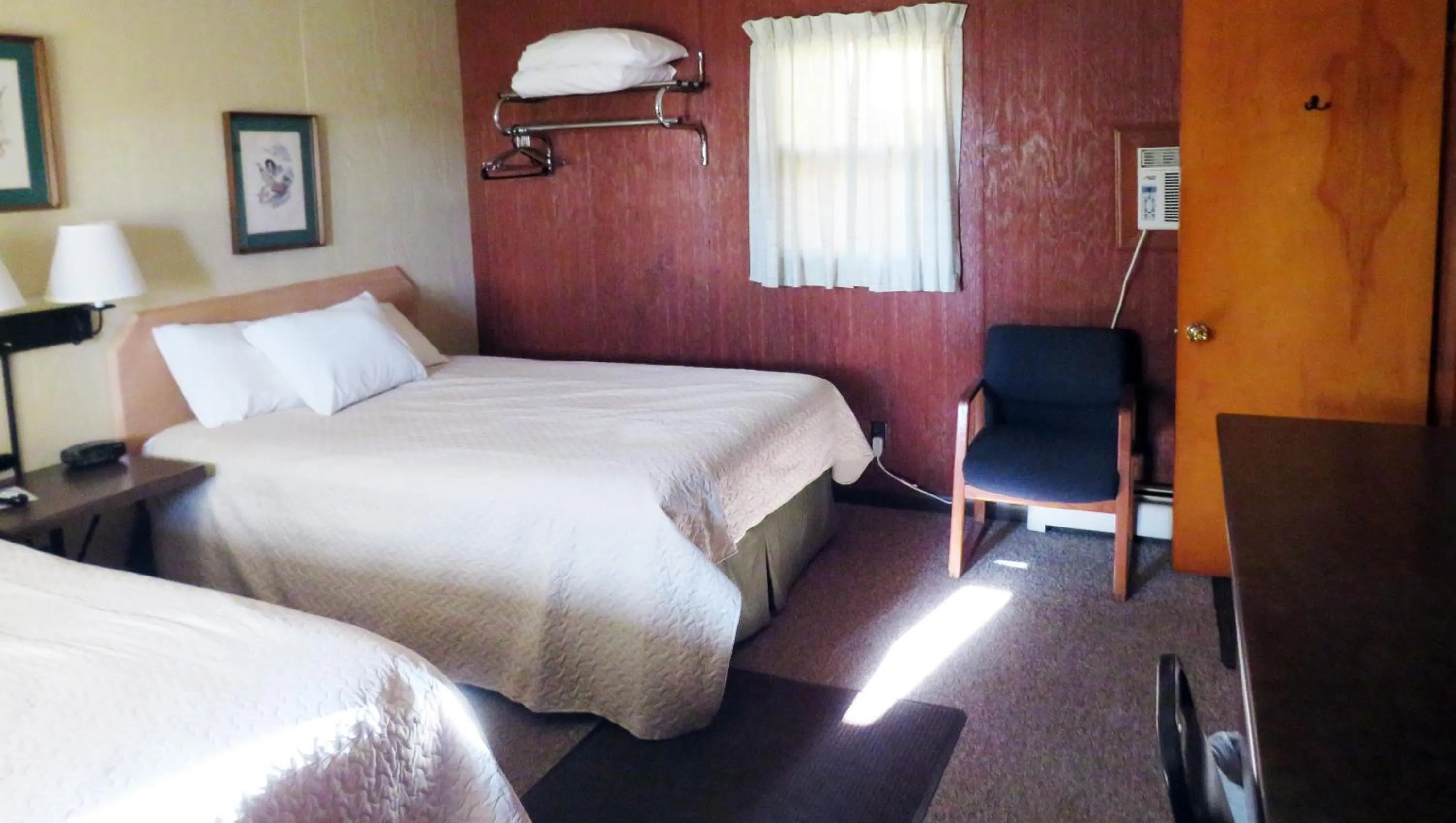 Bedroom, Bed in Indianhead Ironwood Hotel
