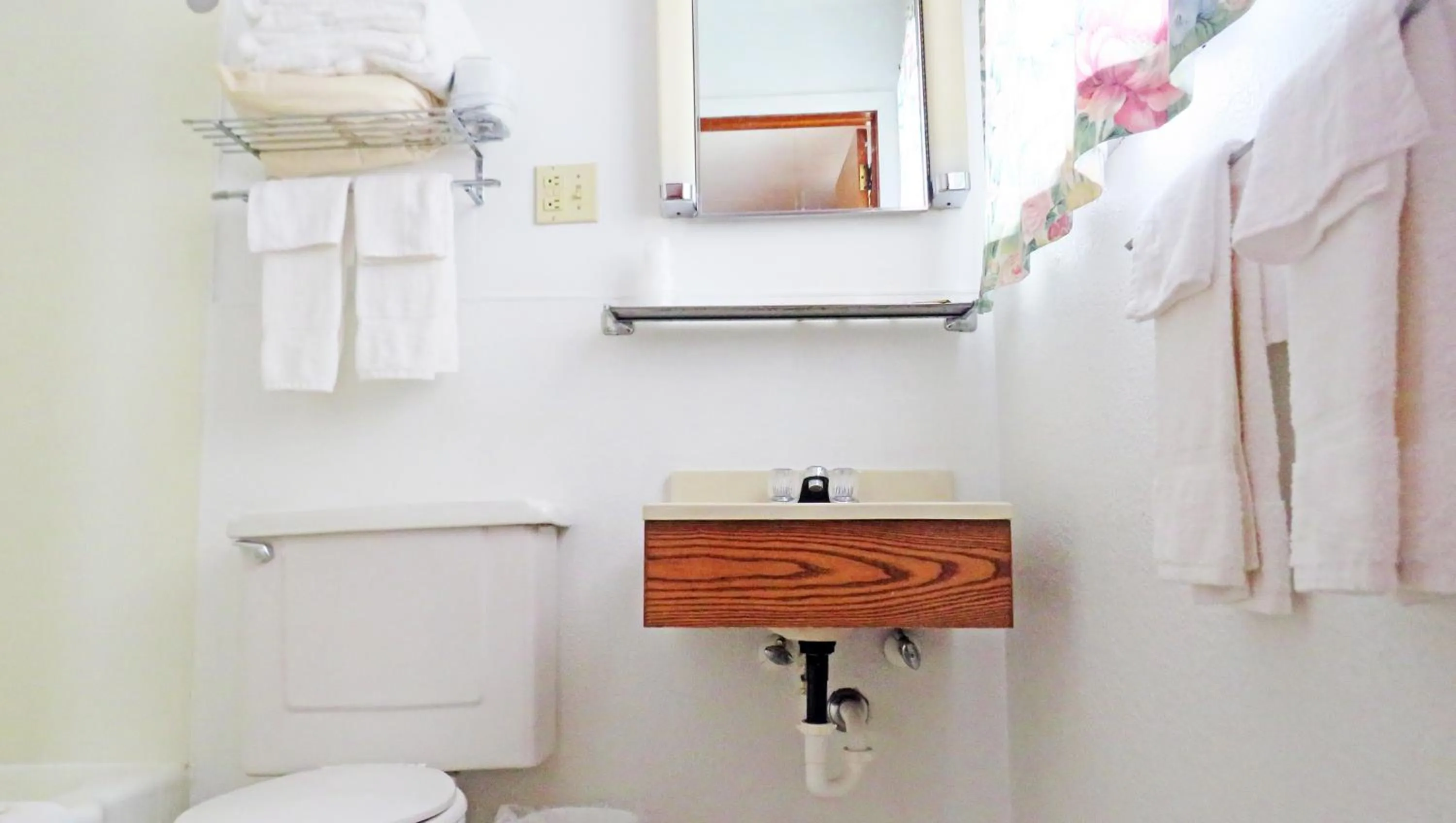 Bathroom in Indianhead Ironwood Hotel