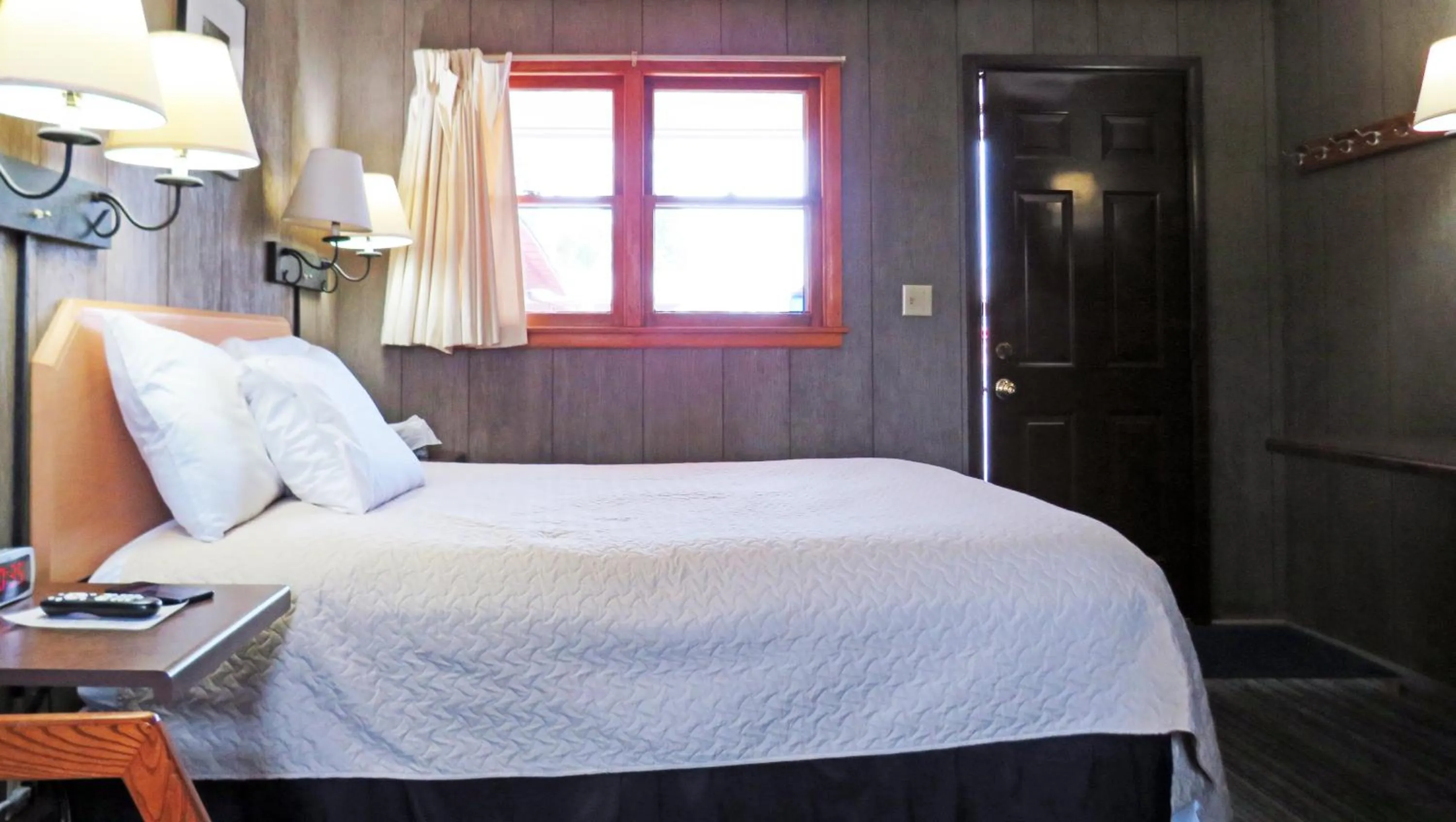 Bedroom, Bed in Indianhead Ironwood Hotel