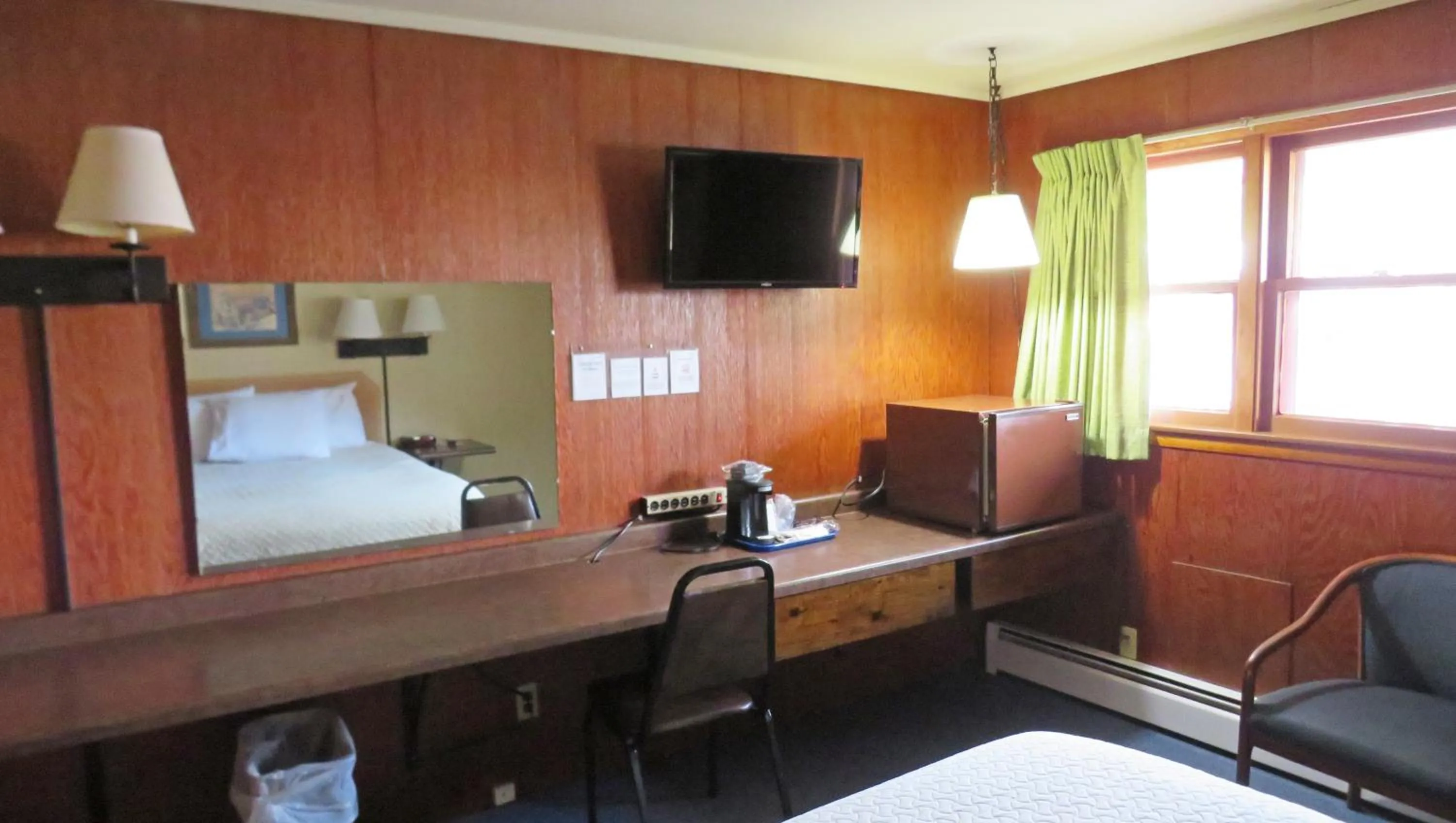 Bedroom, Bed in Indianhead Ironwood Hotel