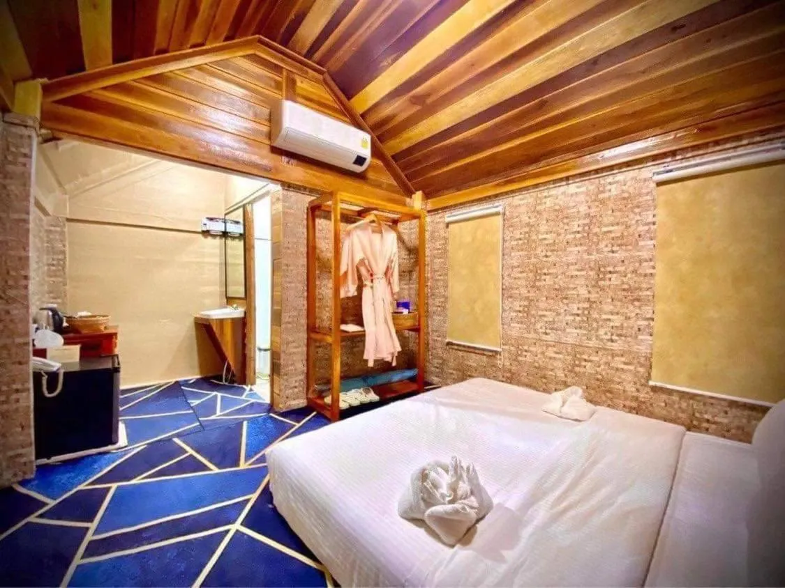 Guests, Bed in Damnak Borey Resort