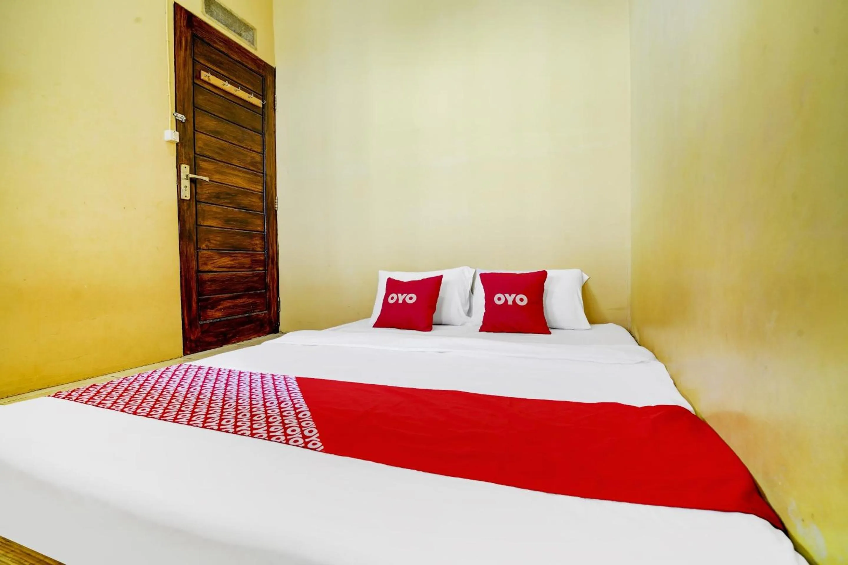 Bedroom, Bed in Hotel O Wisma Al-fahmi Syariah