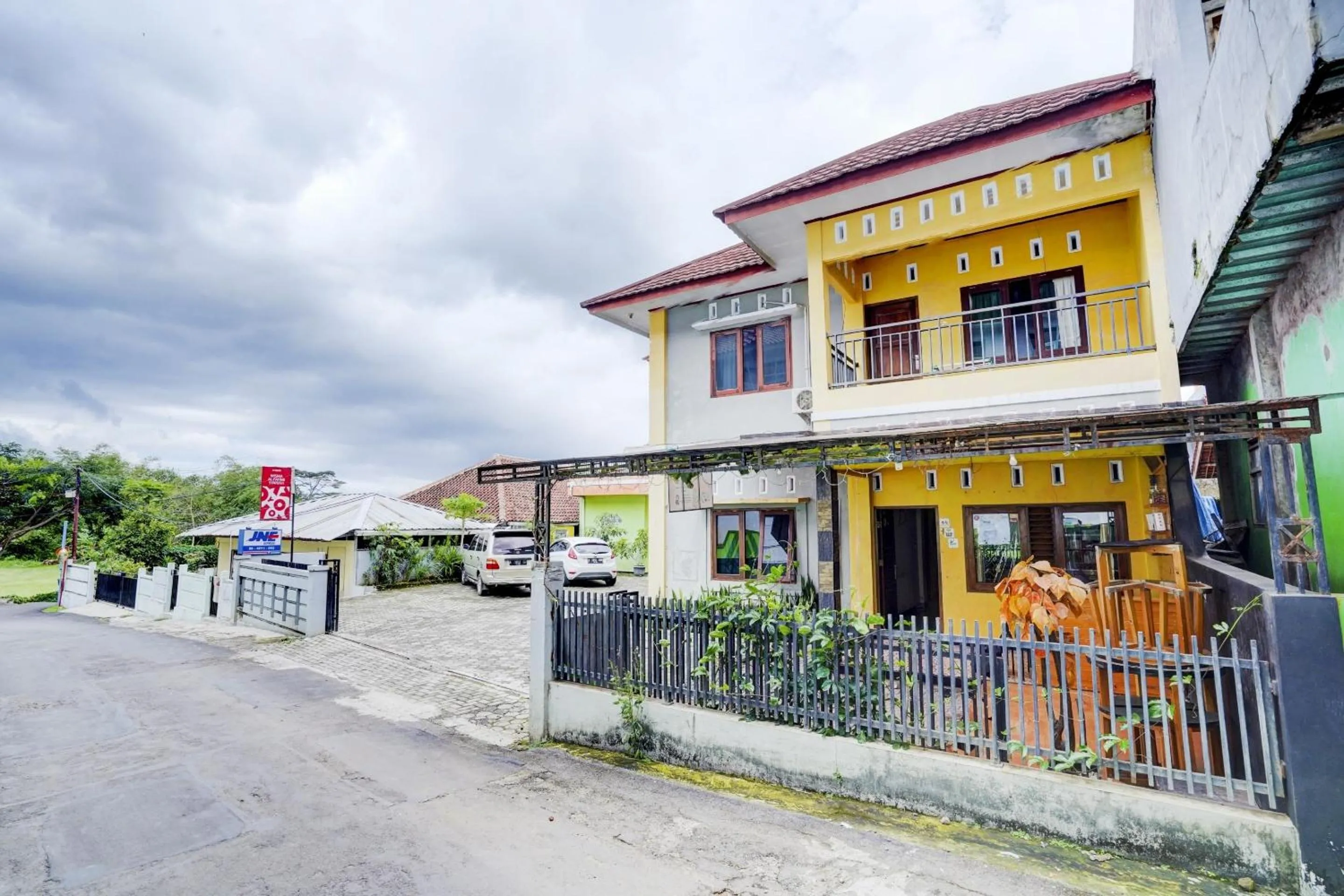 Facade/entrance in Hotel O Wisma Al-fahmi Syariah